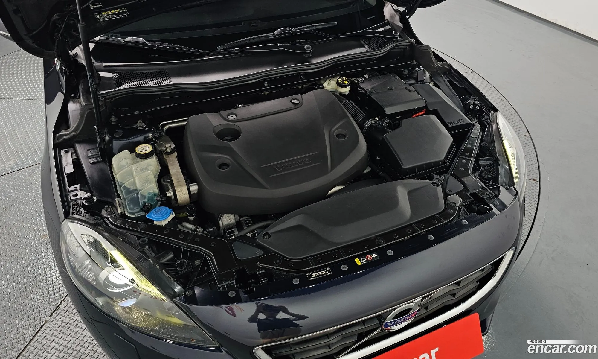 Volvo V40 2016 — 13