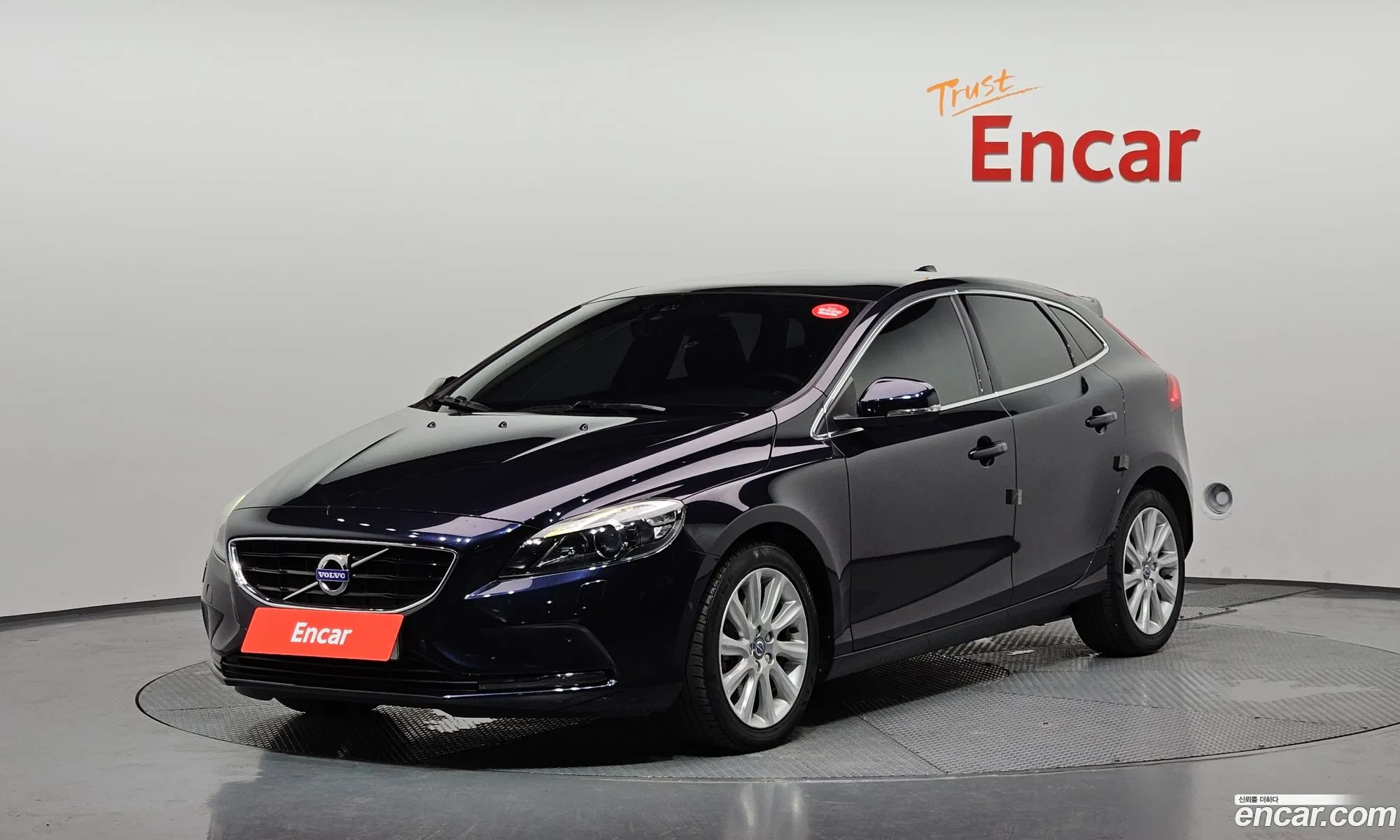 Volvo V40 2016 — 17