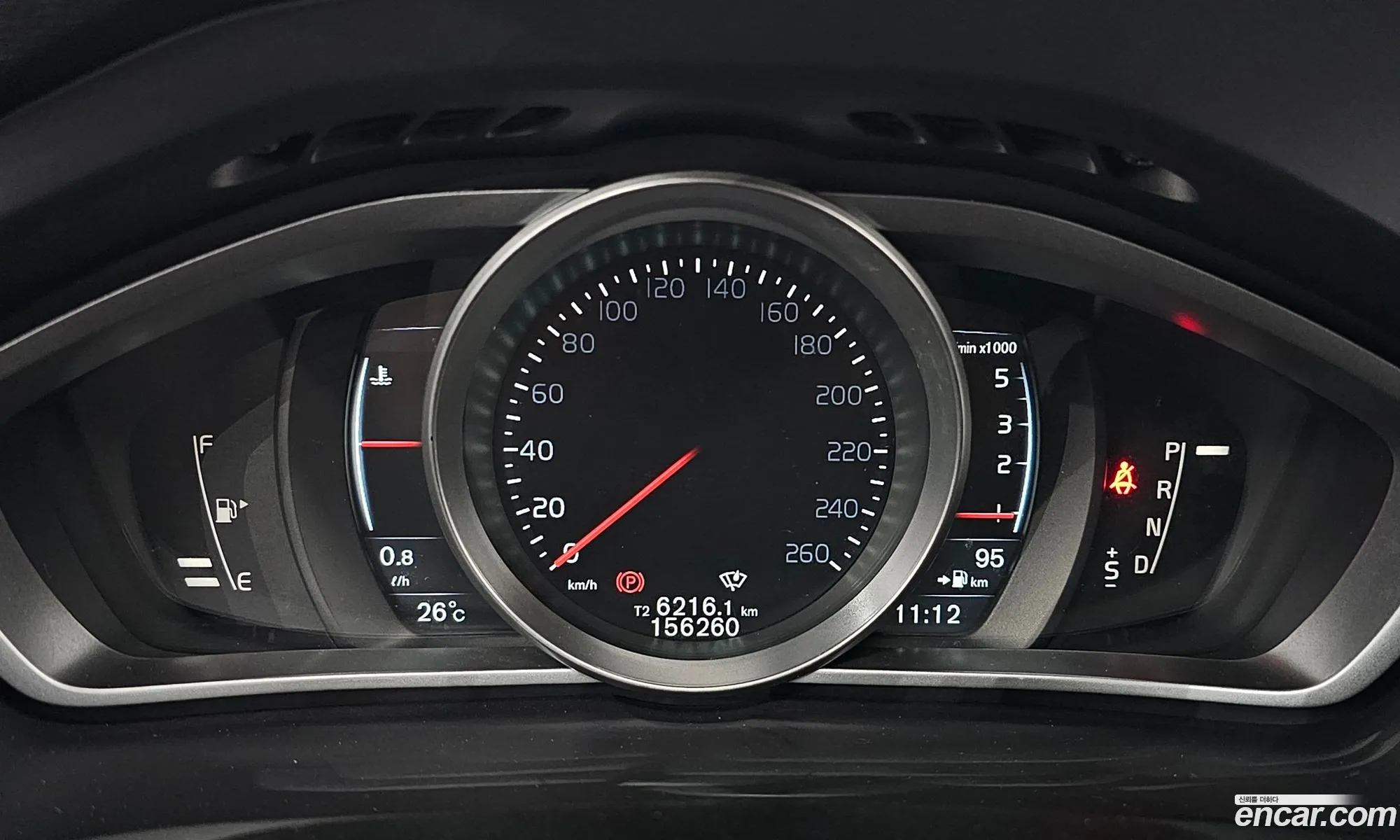 Volvo V40 2016 — 12
