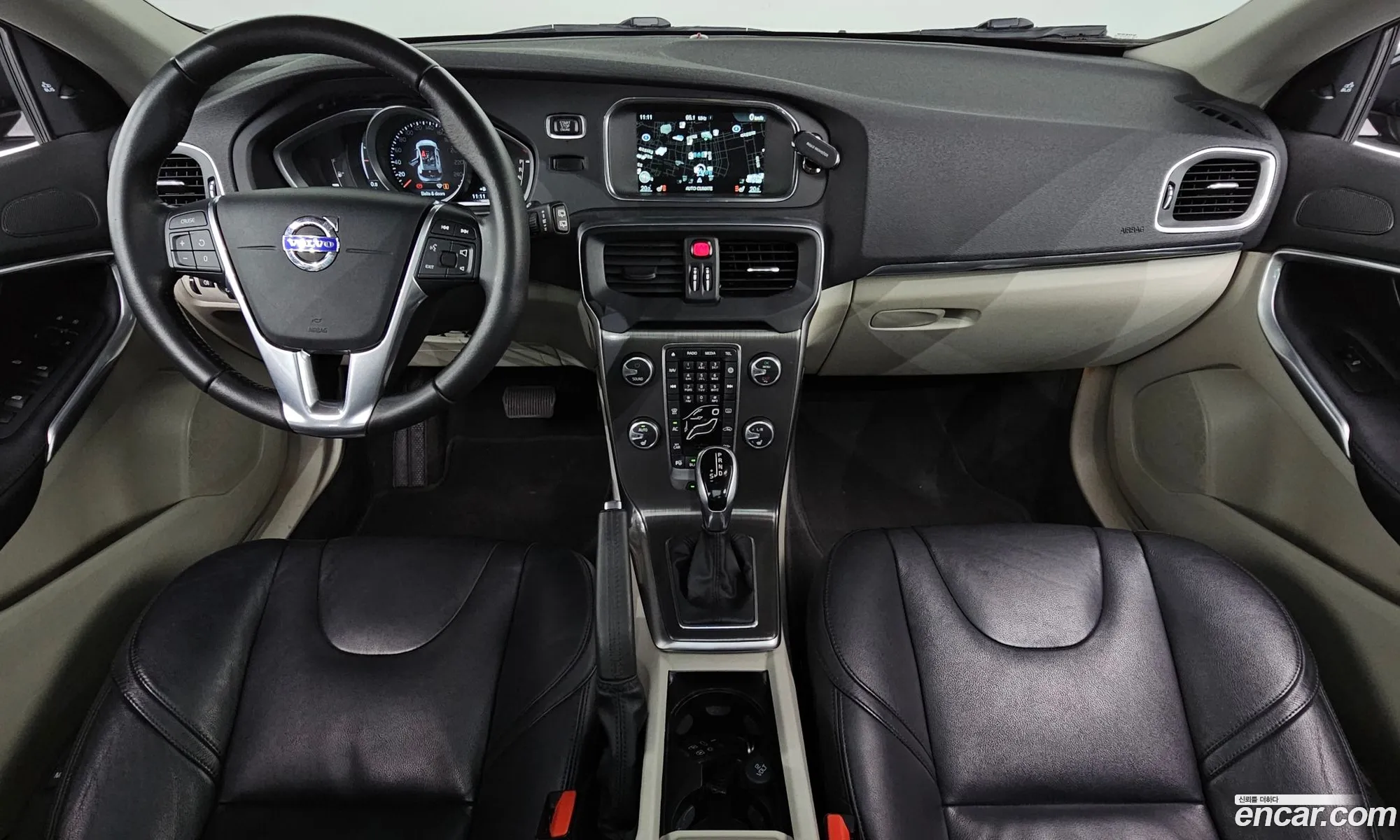 Volvo V40 2016 — 18