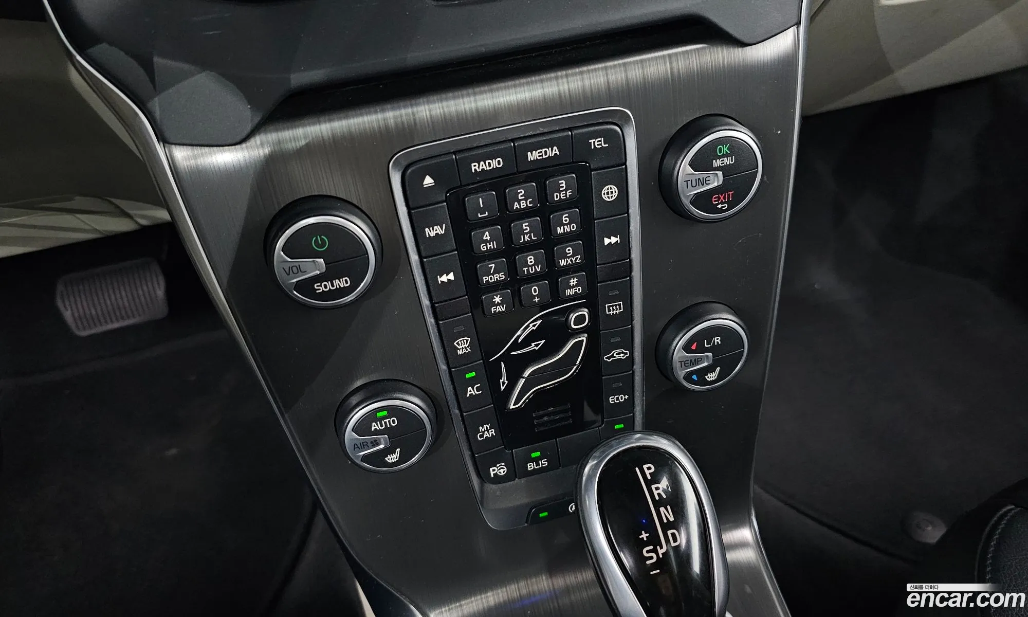 Volvo V40 2016 — 10