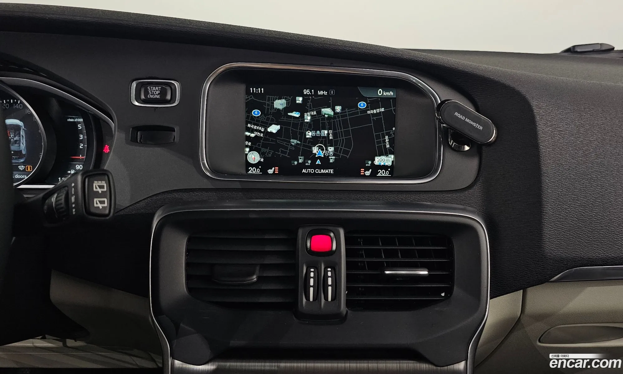 Volvo V40 2016 — 2