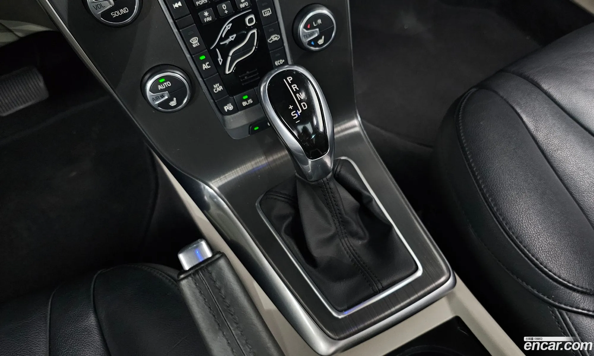 Volvo V40 2016 — 15