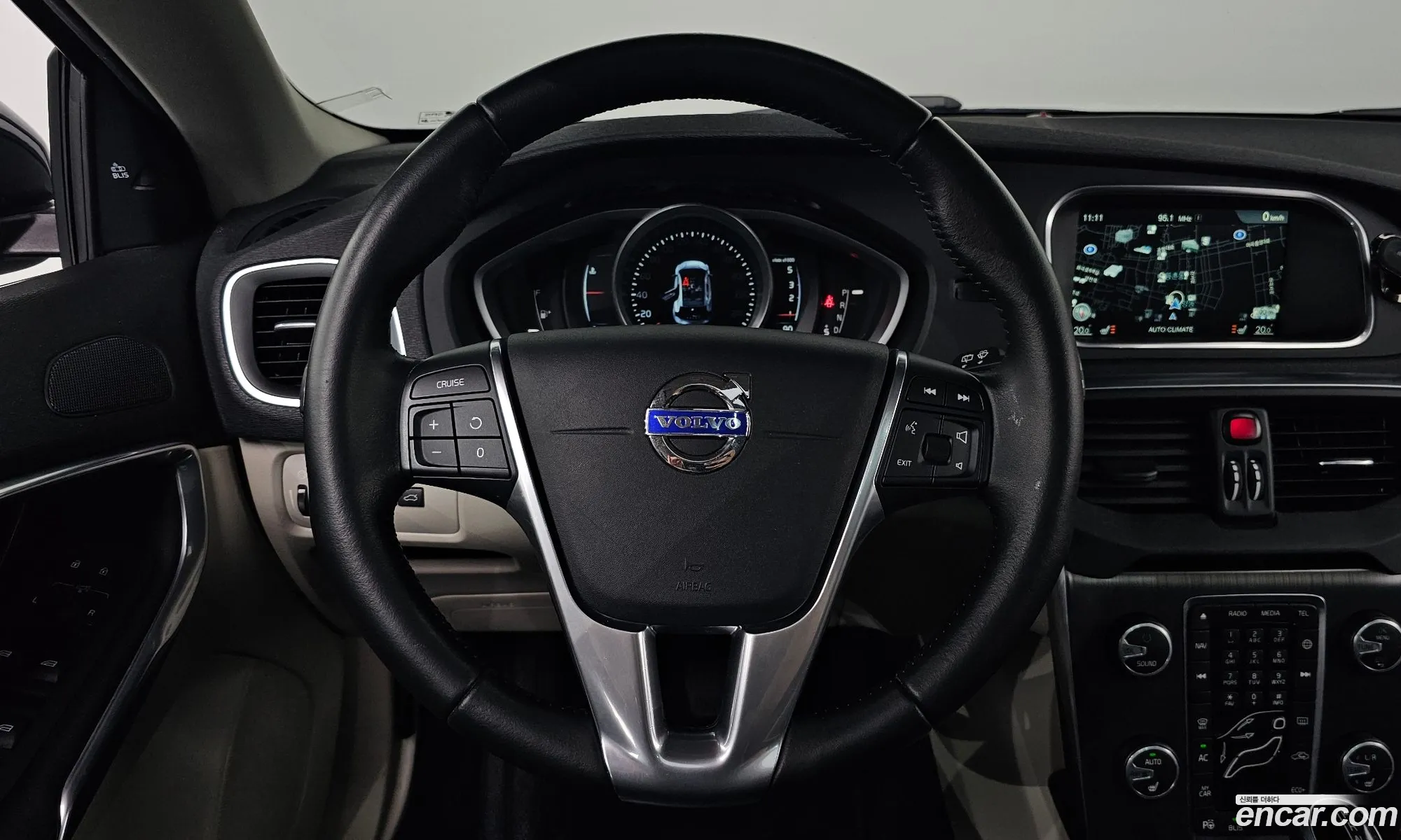 Volvo V40 2016 — 5