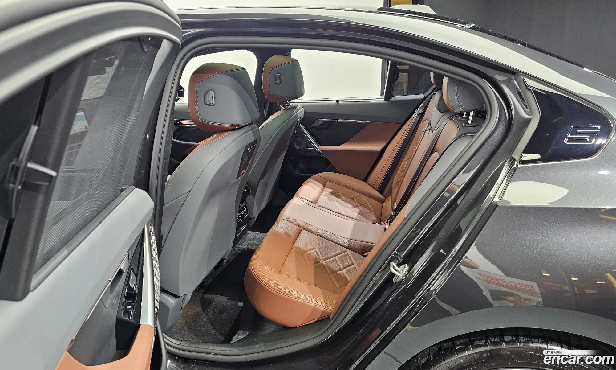 BMW 5 Series 2025 — 18