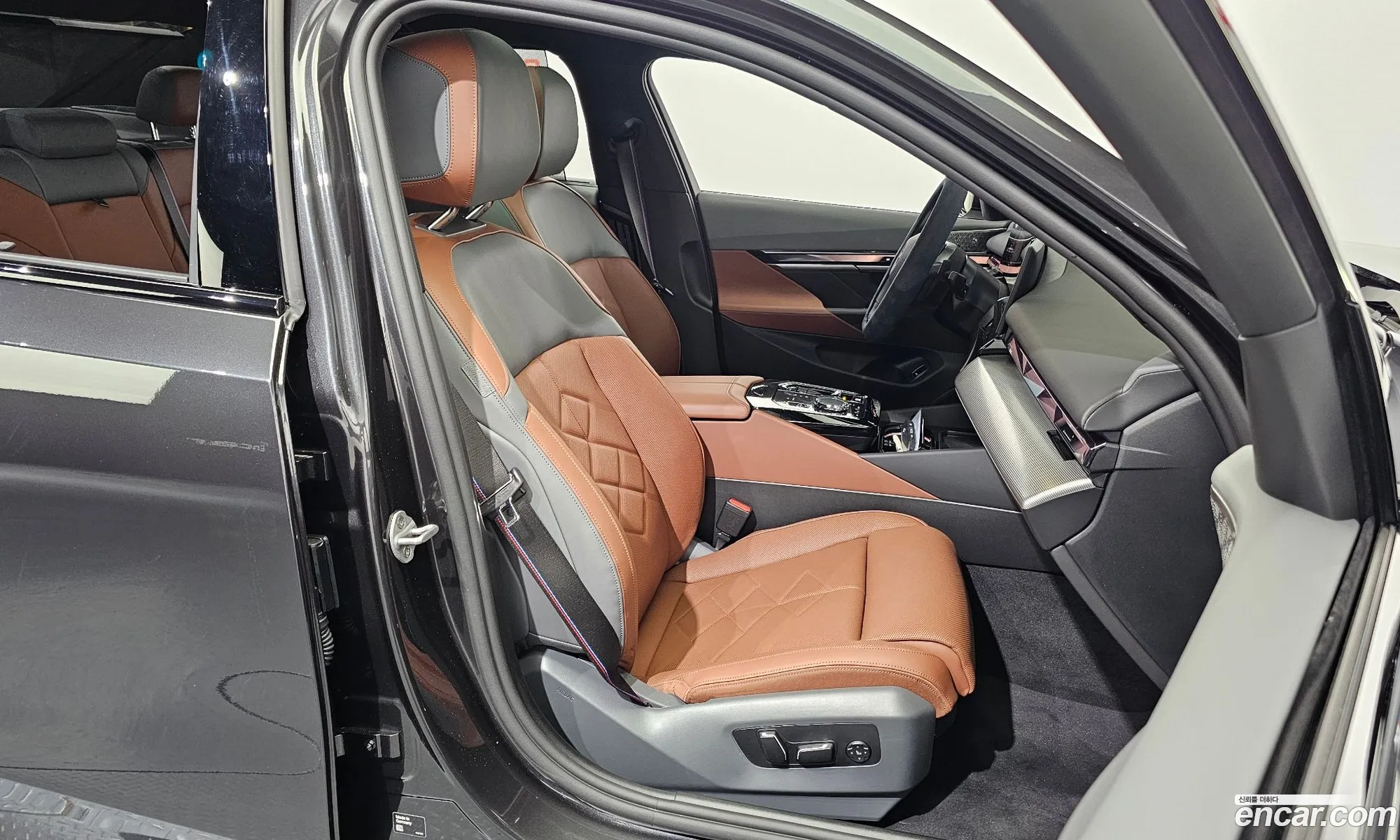 BMW 5 Series 2025 — 16
