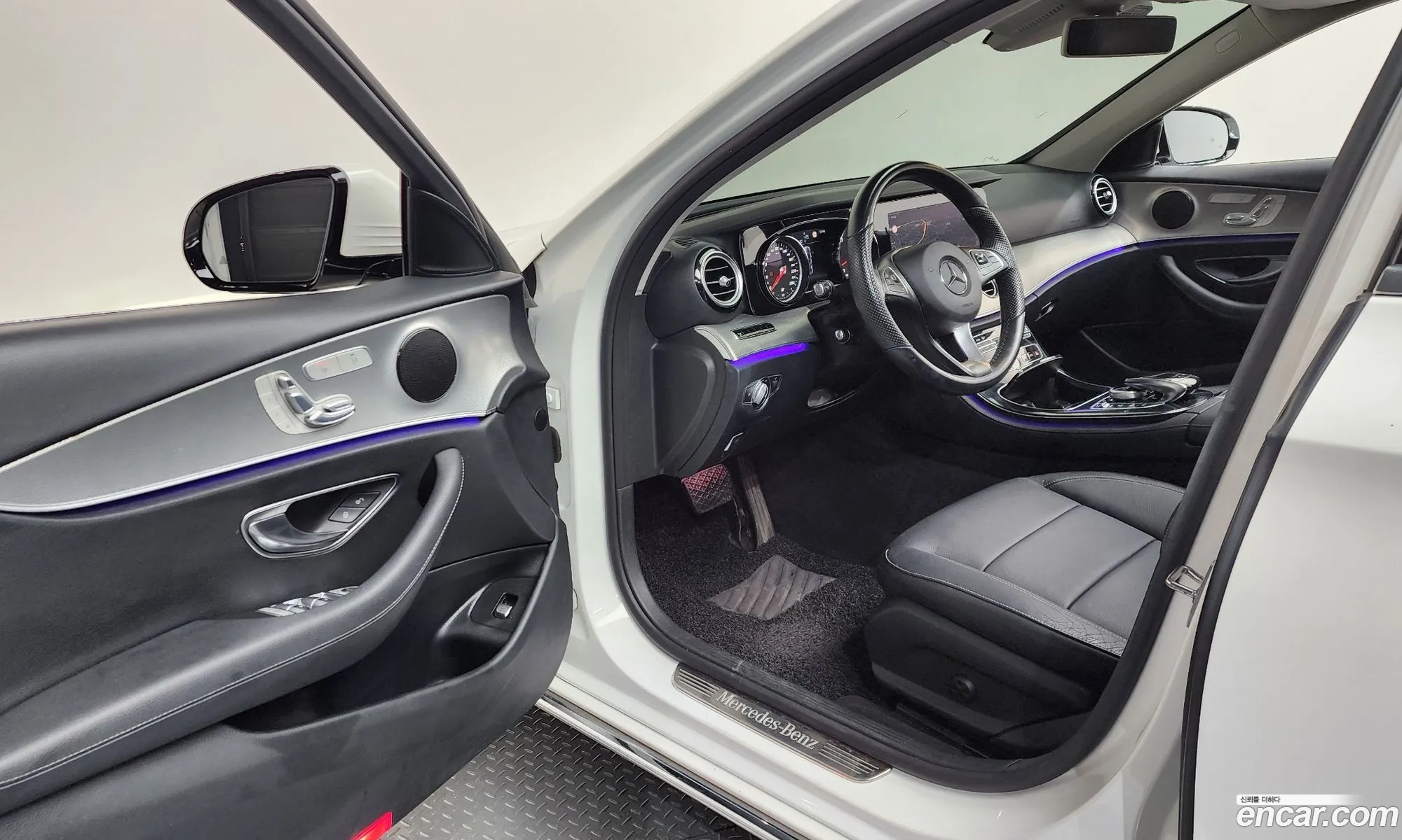 Mercedes-Benz E-Class W213 2017 WDDZF4CB3HA136144 — 18