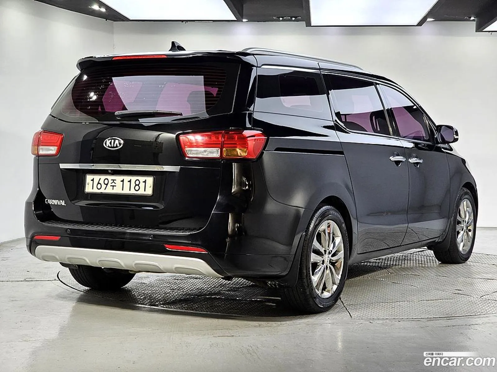 Kia Carnival 2015 — 2