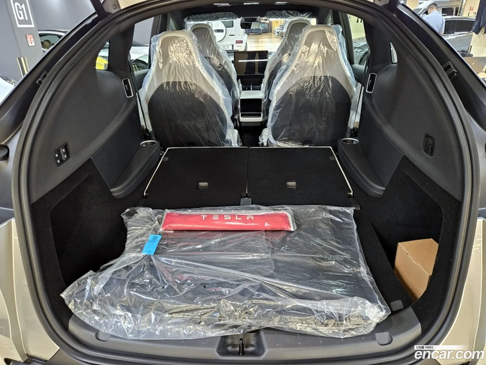 Tesla Model Y 2026 — 15