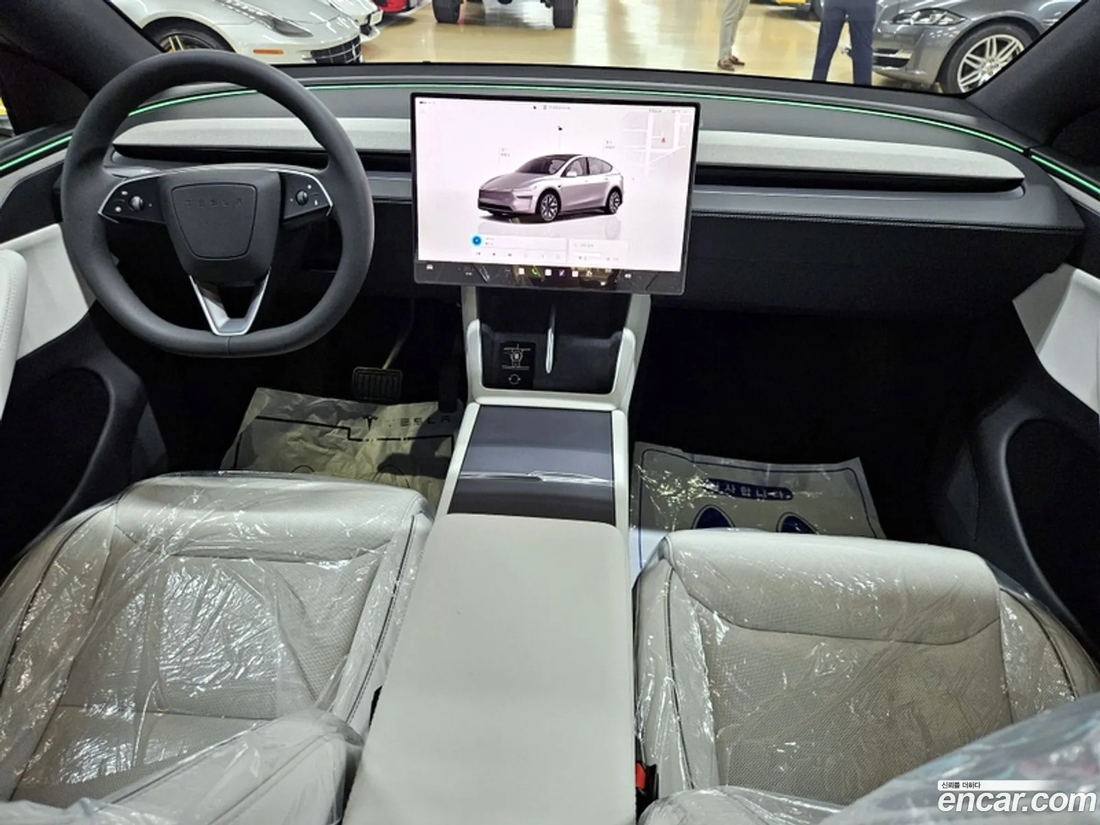 Tesla Model Y 2026 — 12