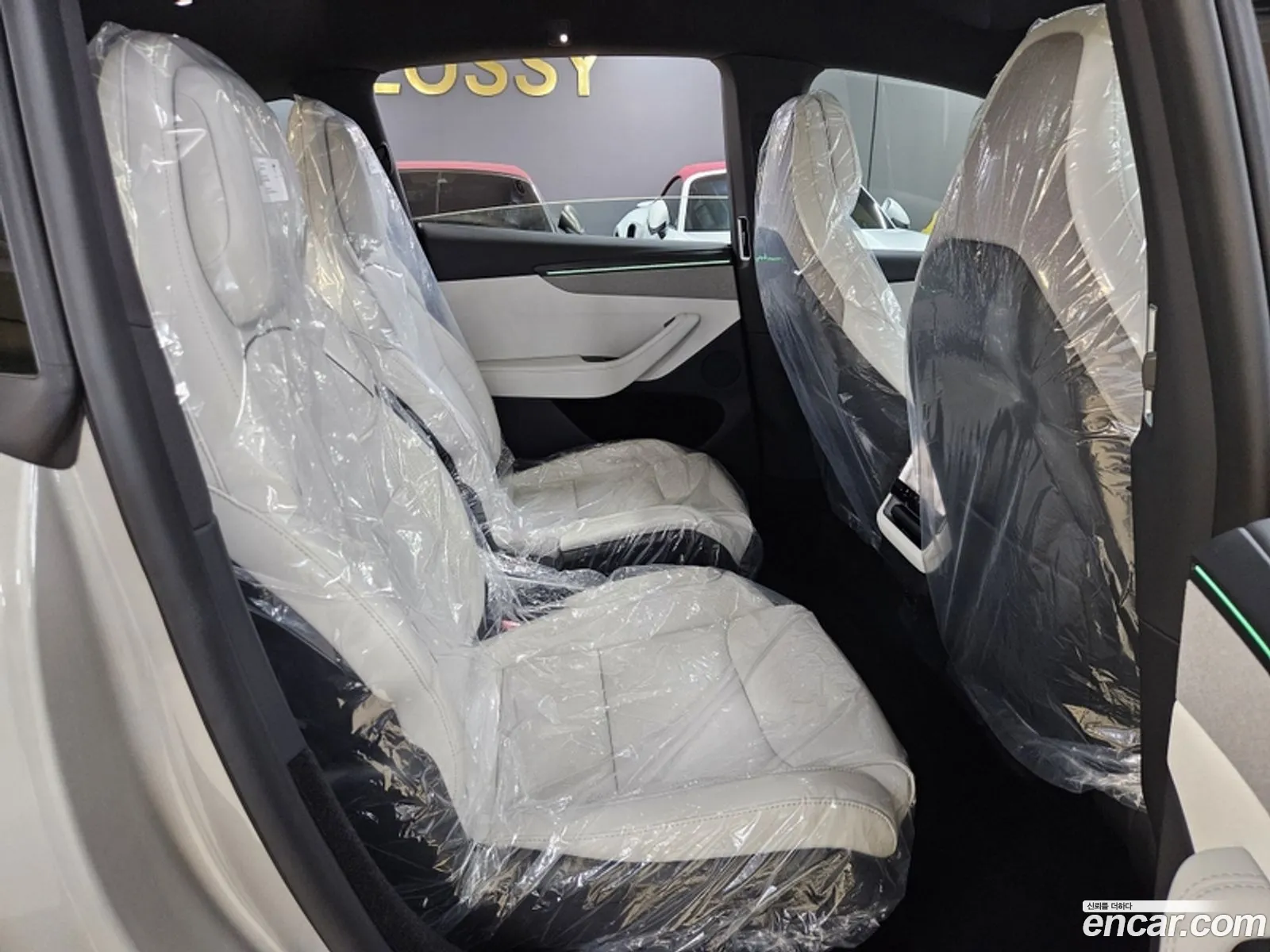 Tesla Model Y 2026 — 14
