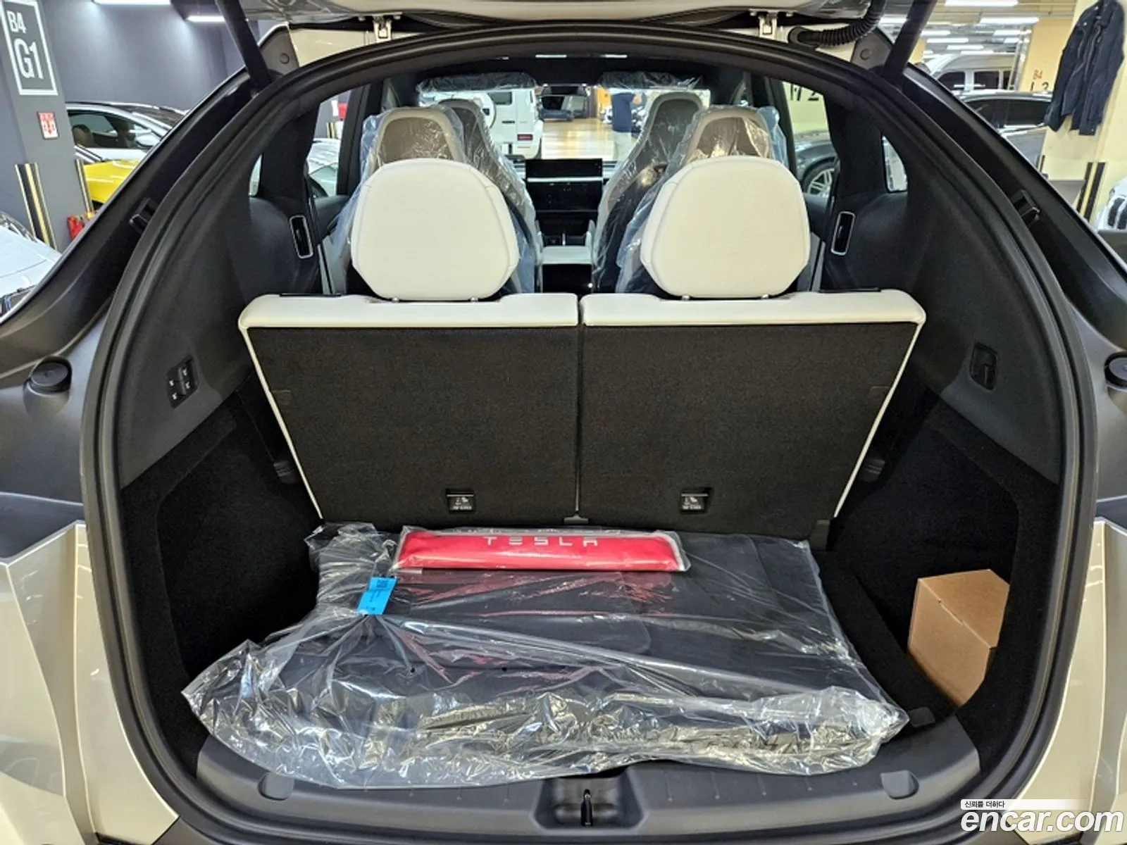 Tesla Model Y 2026 — 10