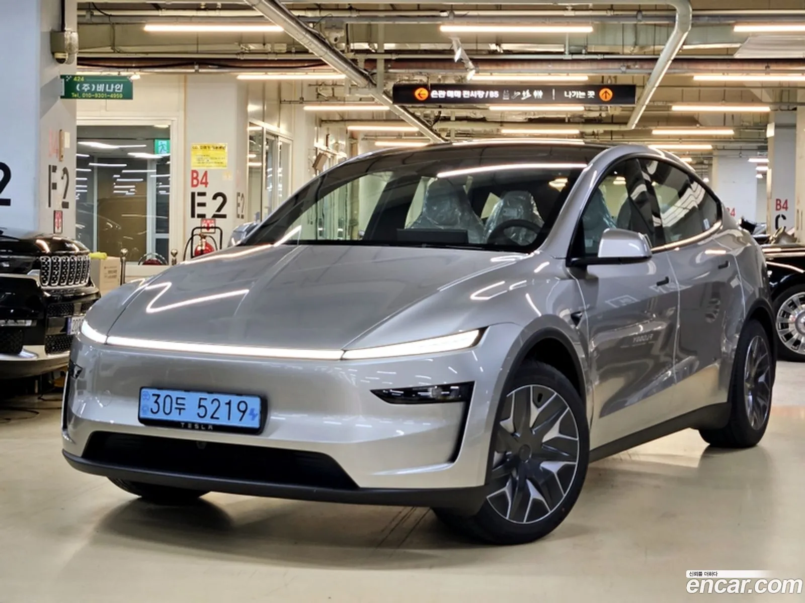 Tesla Model Y 2026 — 18