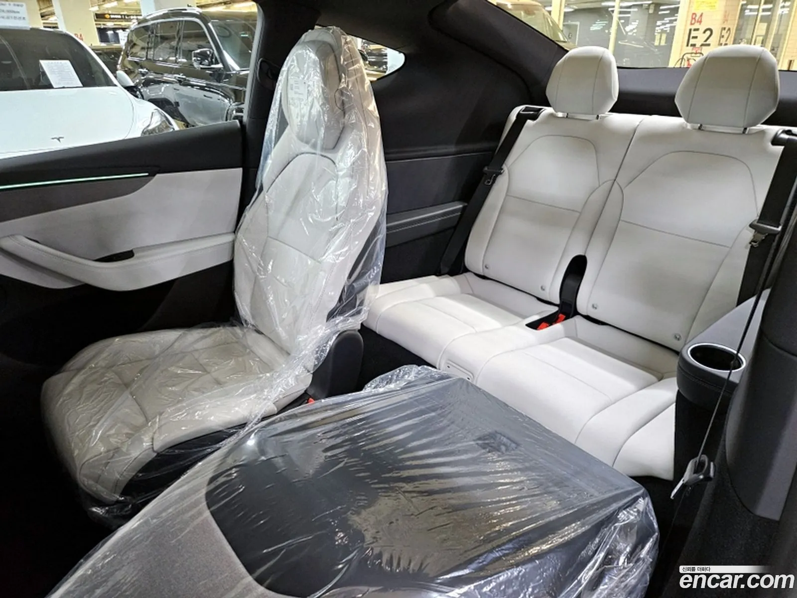 Tesla Model Y 2026 — 4
