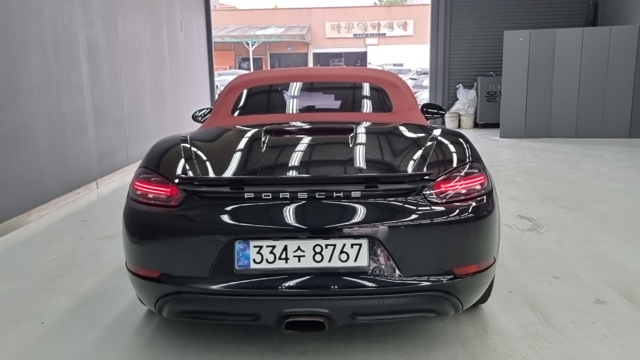 Porsche 718 Boxster 2017 — 17