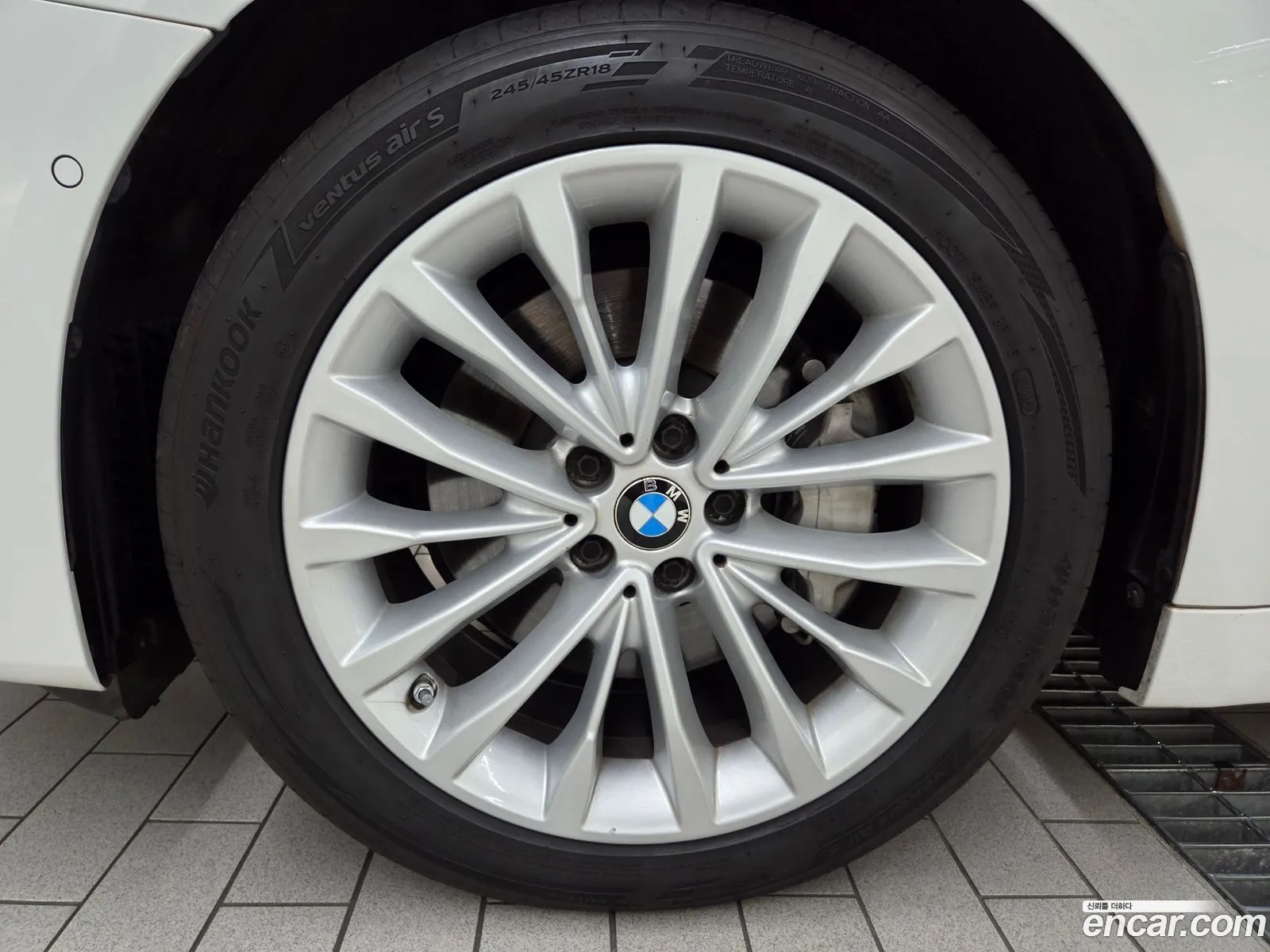 BMW 5 Series 2019 — 17