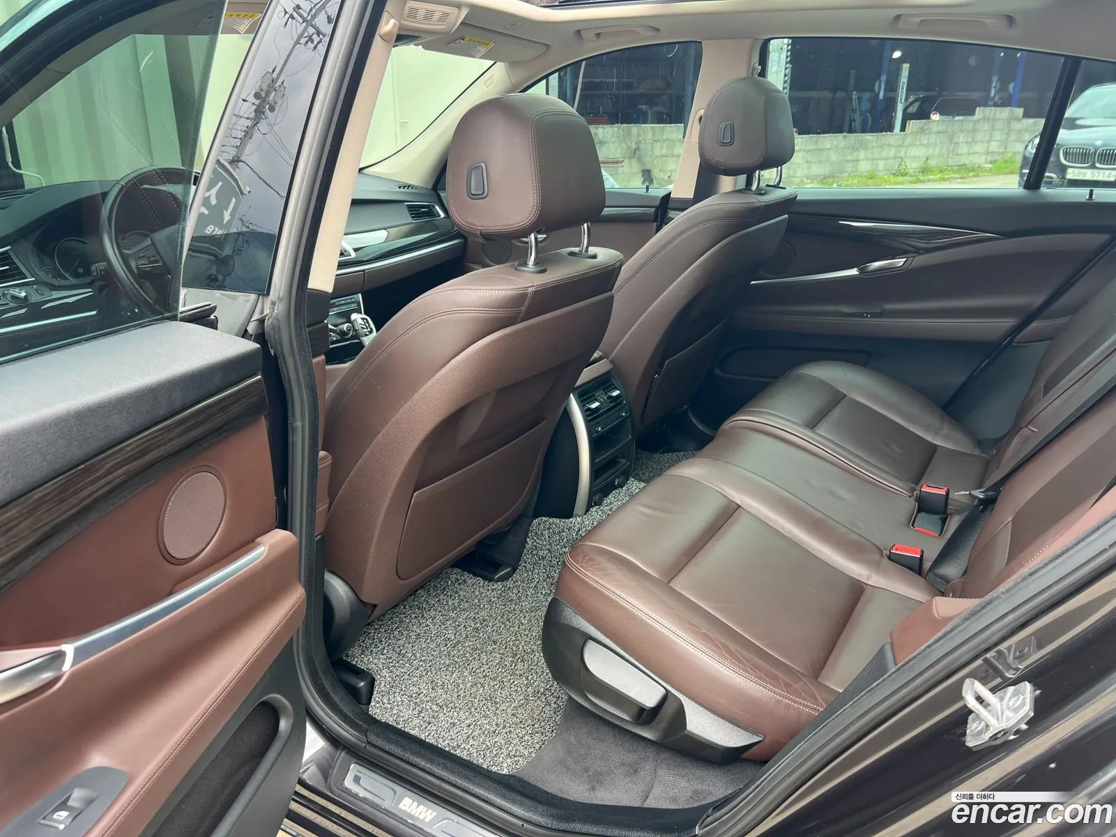 BMW 5 Series GT 2016 — 17