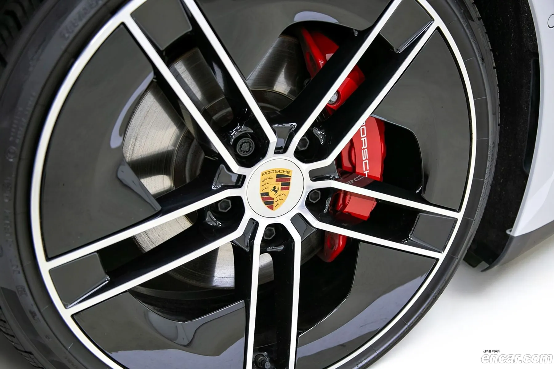 Porsche Taycan 2025 — 13