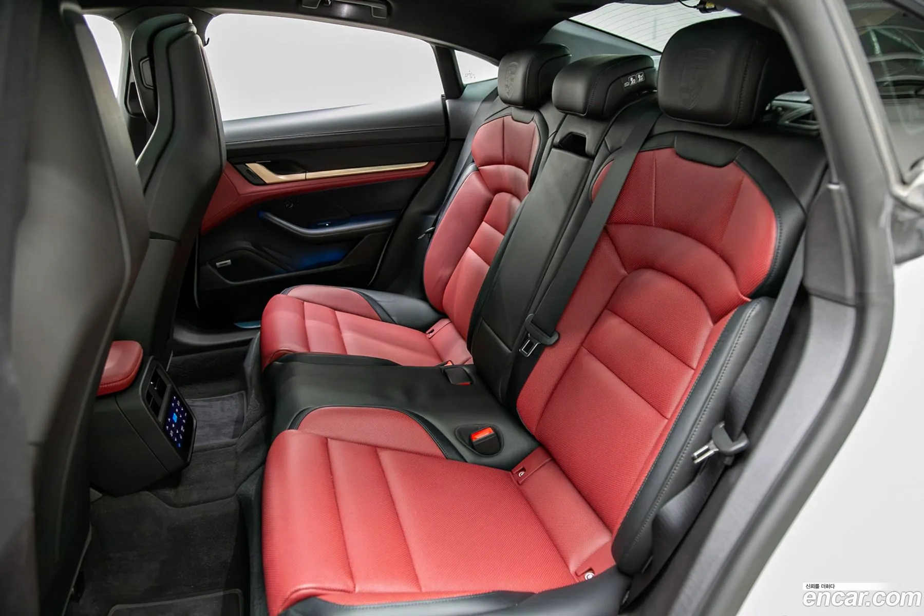 Porsche Taycan 2025 — 2