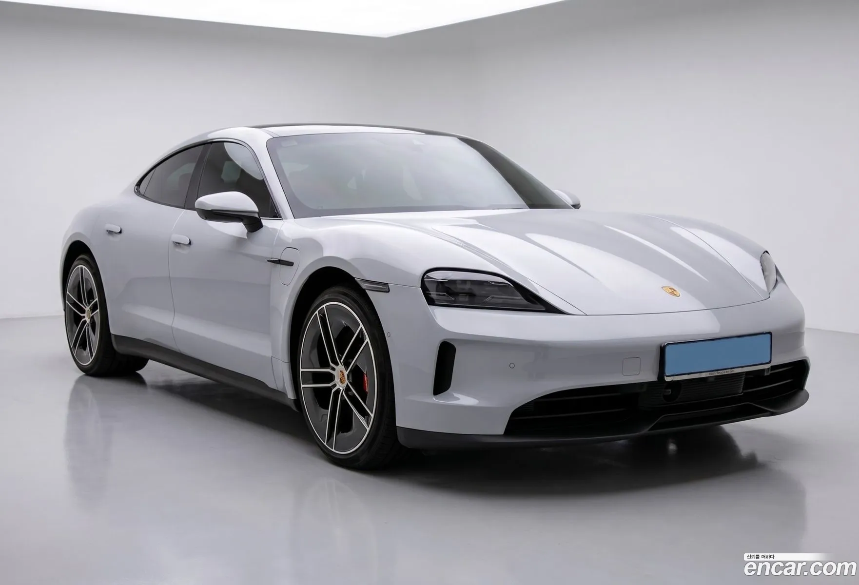 Porsche Taycan 2025 — 8