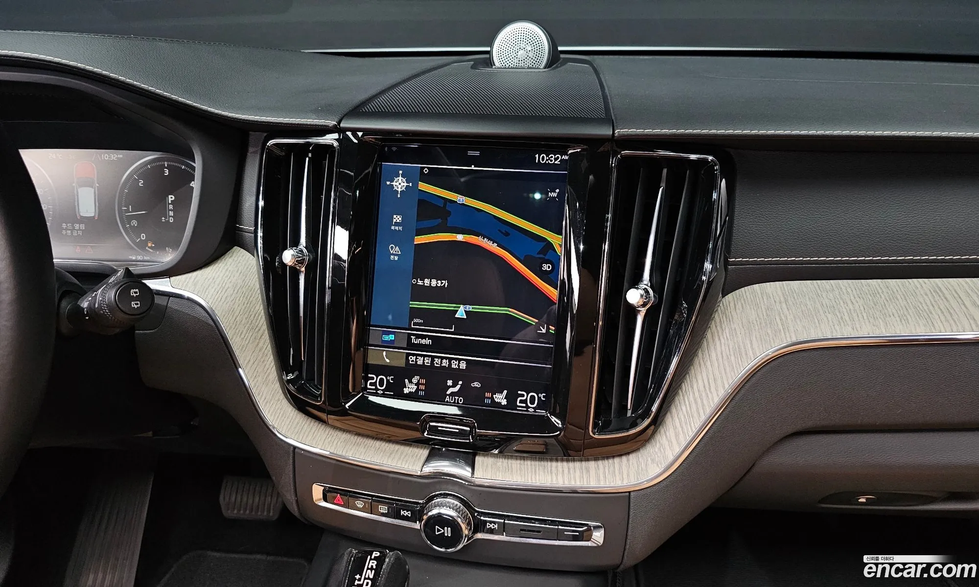 Volvo XC60 2018 YV1UZ68TCJ1107283 — 5