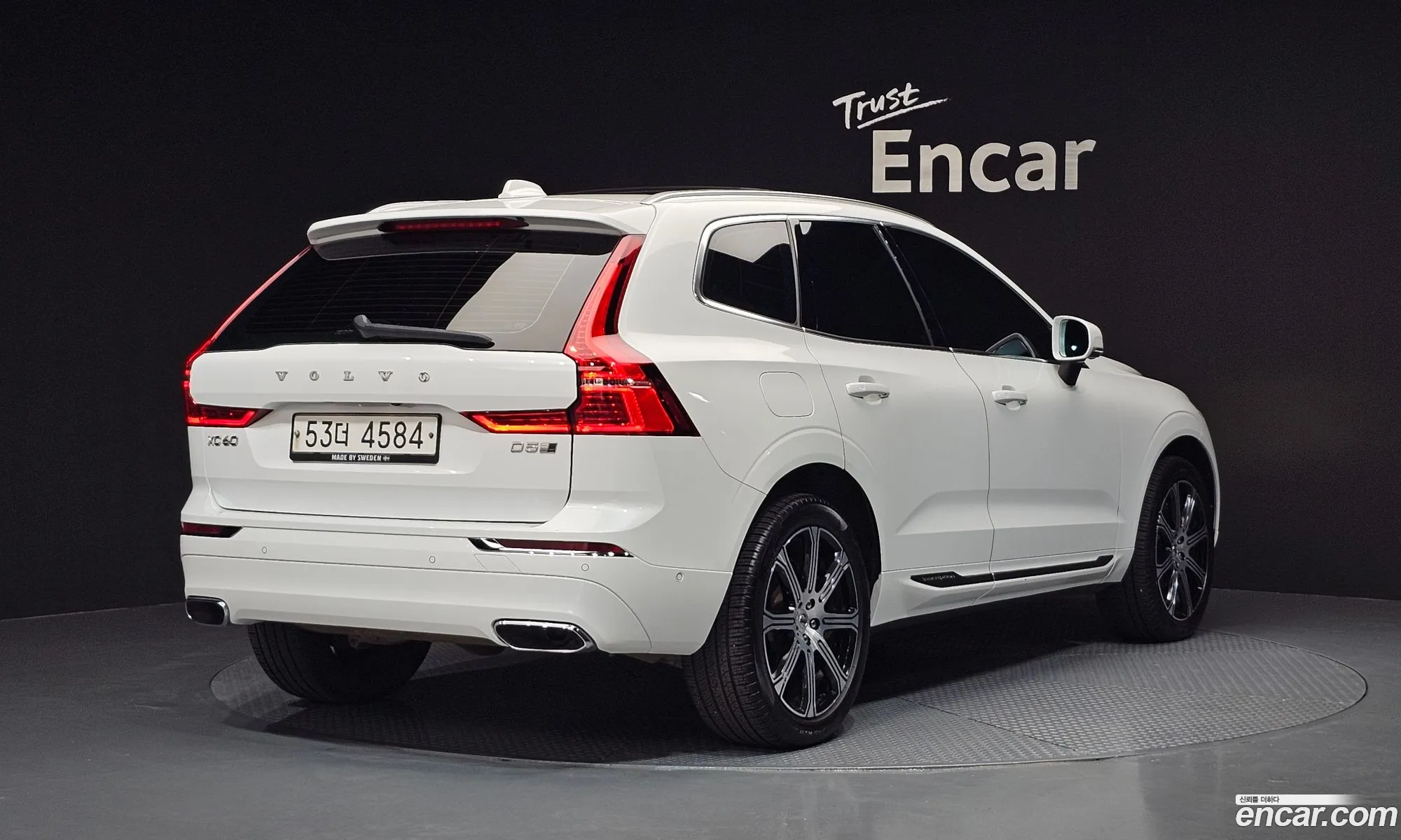 Volvo XC60 2018 YV1UZ68TCJ1107283 — 23