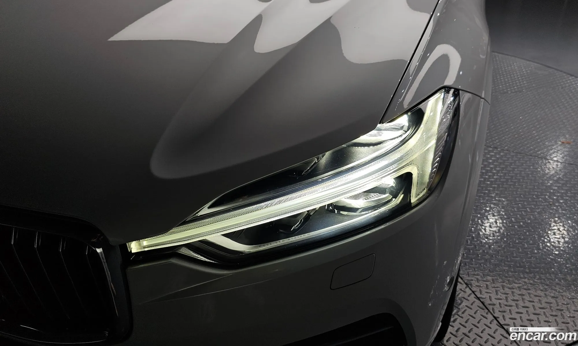 Volvo XC60 2018 YV1UZ68TCJ1107283 — 29