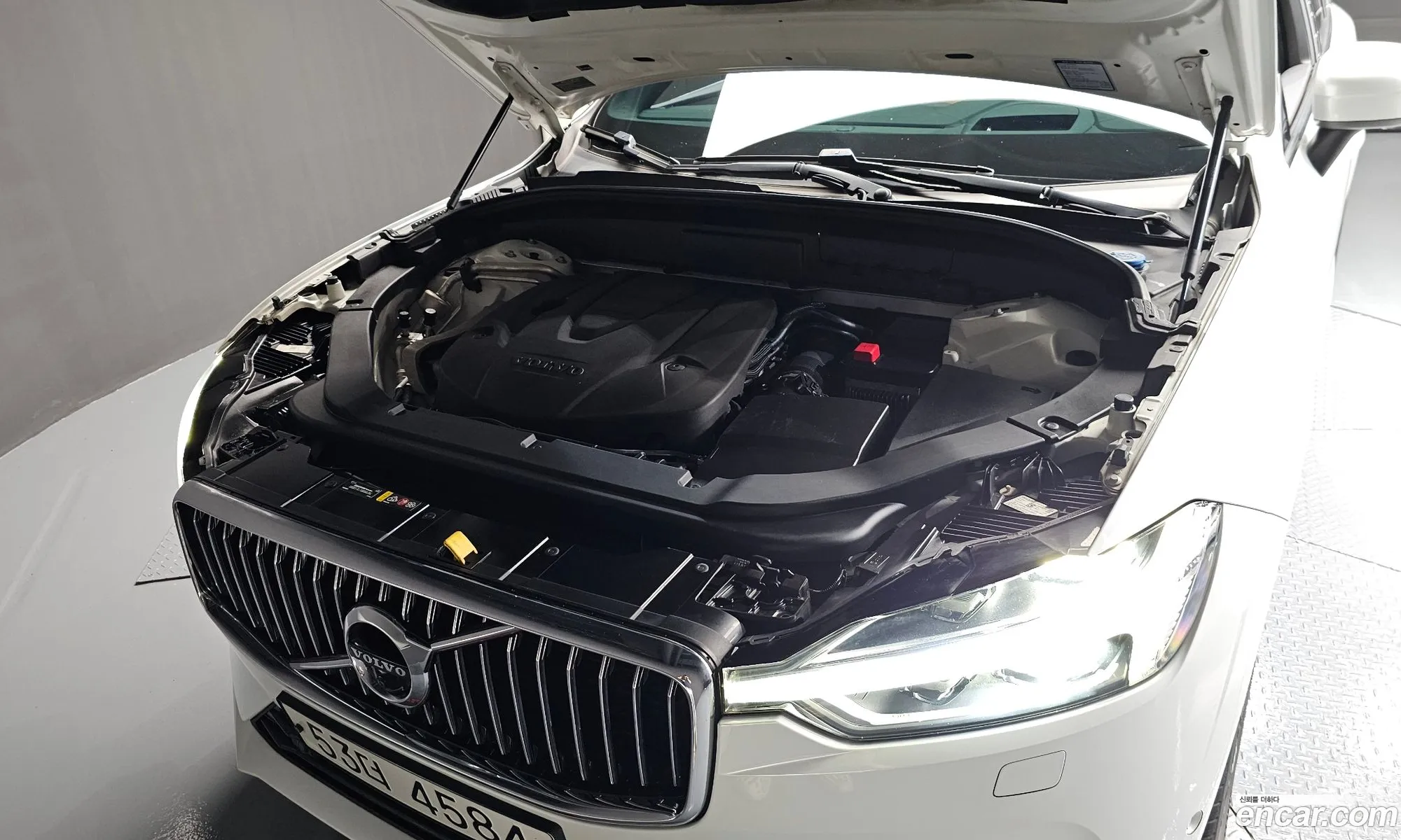Volvo XC60 2018 YV1UZ68TCJ1107283 — 33
