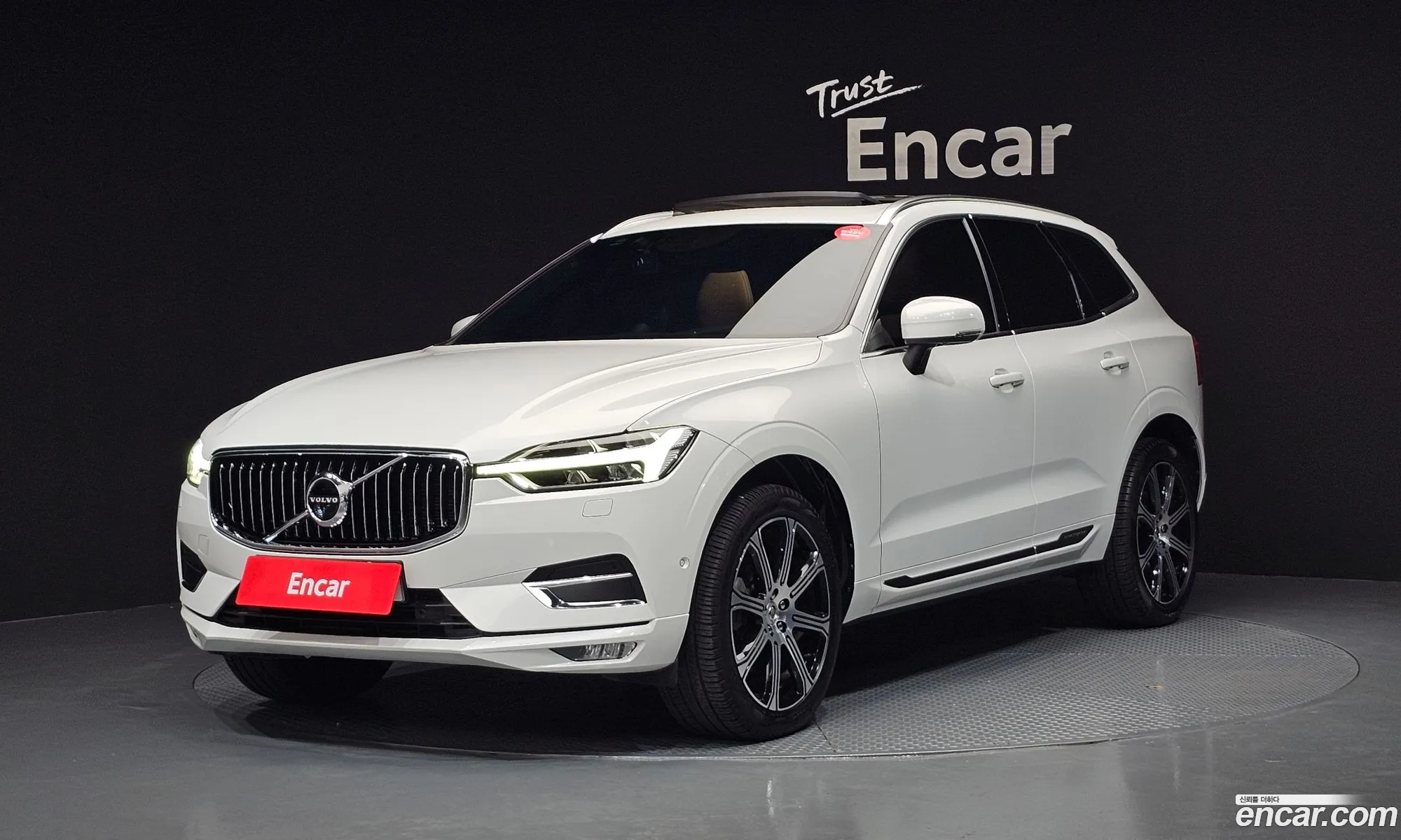 Volvo XC60 2018 YV1UZ68TCJ1107283 — 4