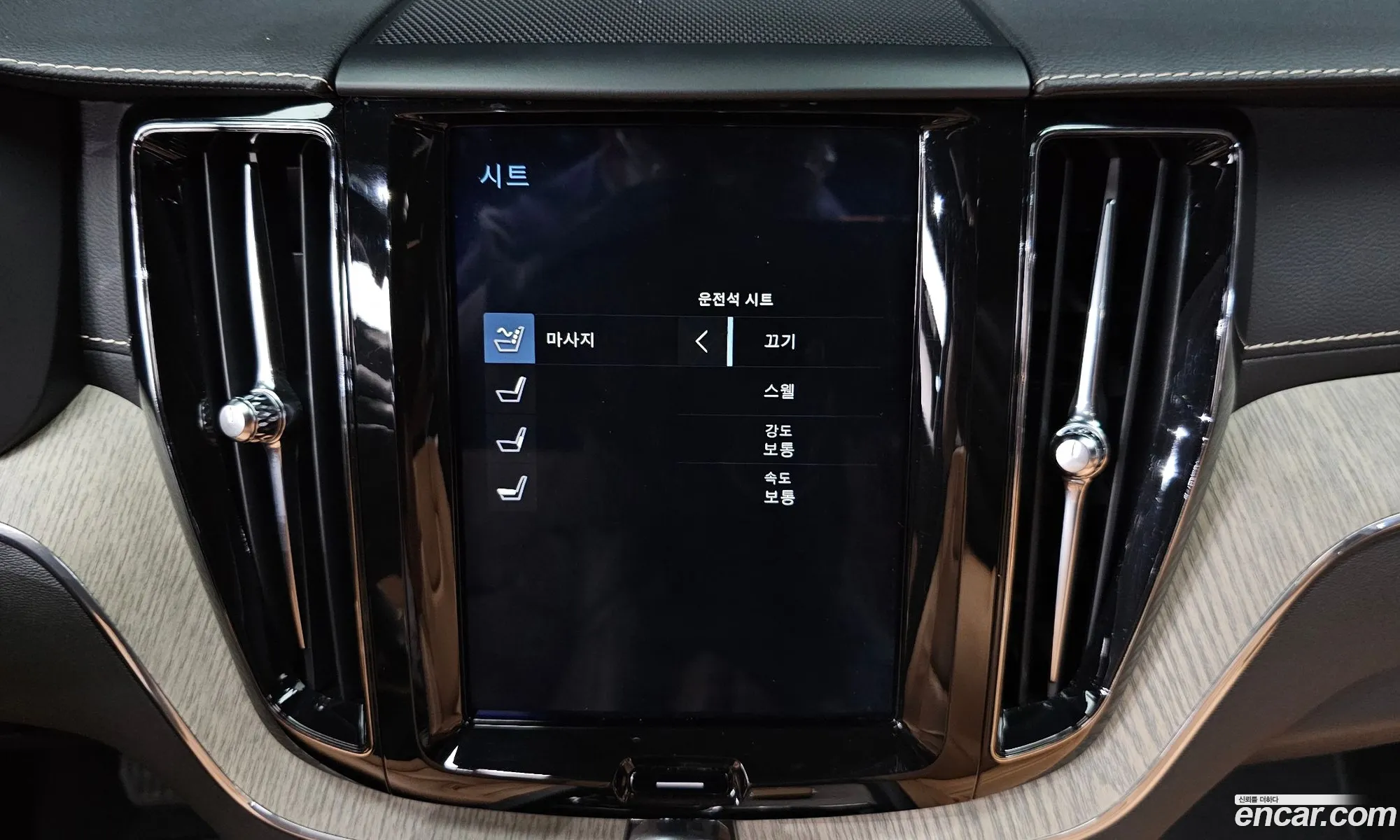 Volvo XC60 2018 YV1UZ68TCJ1107283 — 2