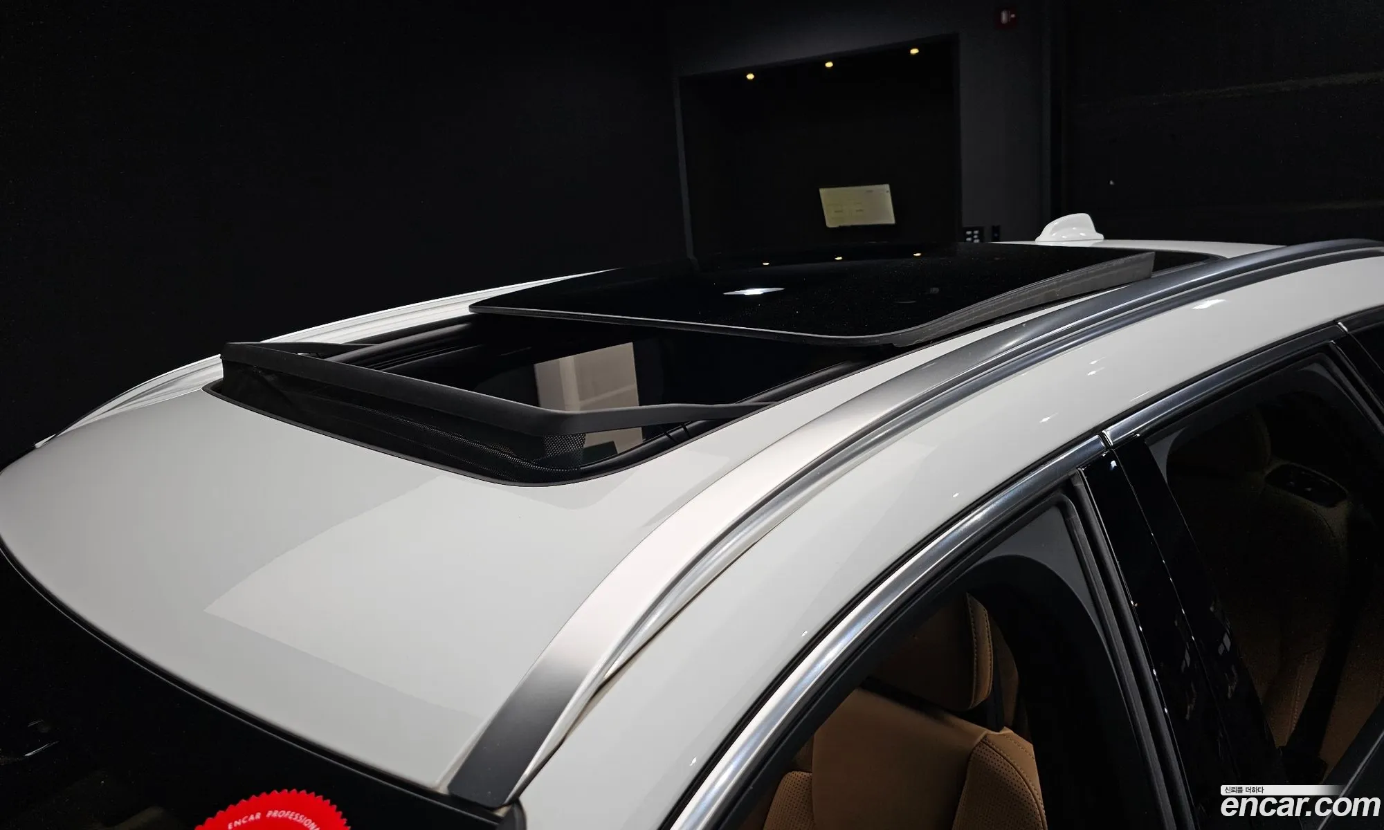 Volvo XC60 2018 YV1UZ68TCJ1107283 — 10