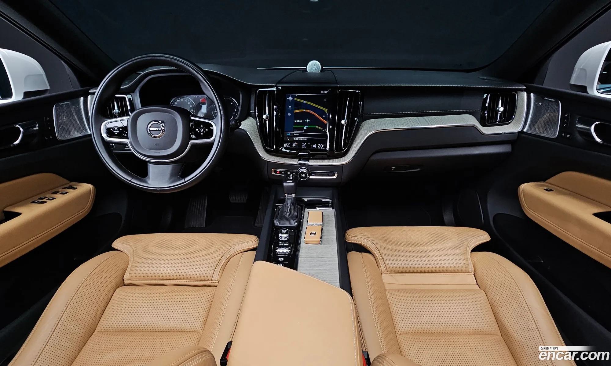 Volvo XC60 2018 YV1UZ68TCJ1107283 — 25
