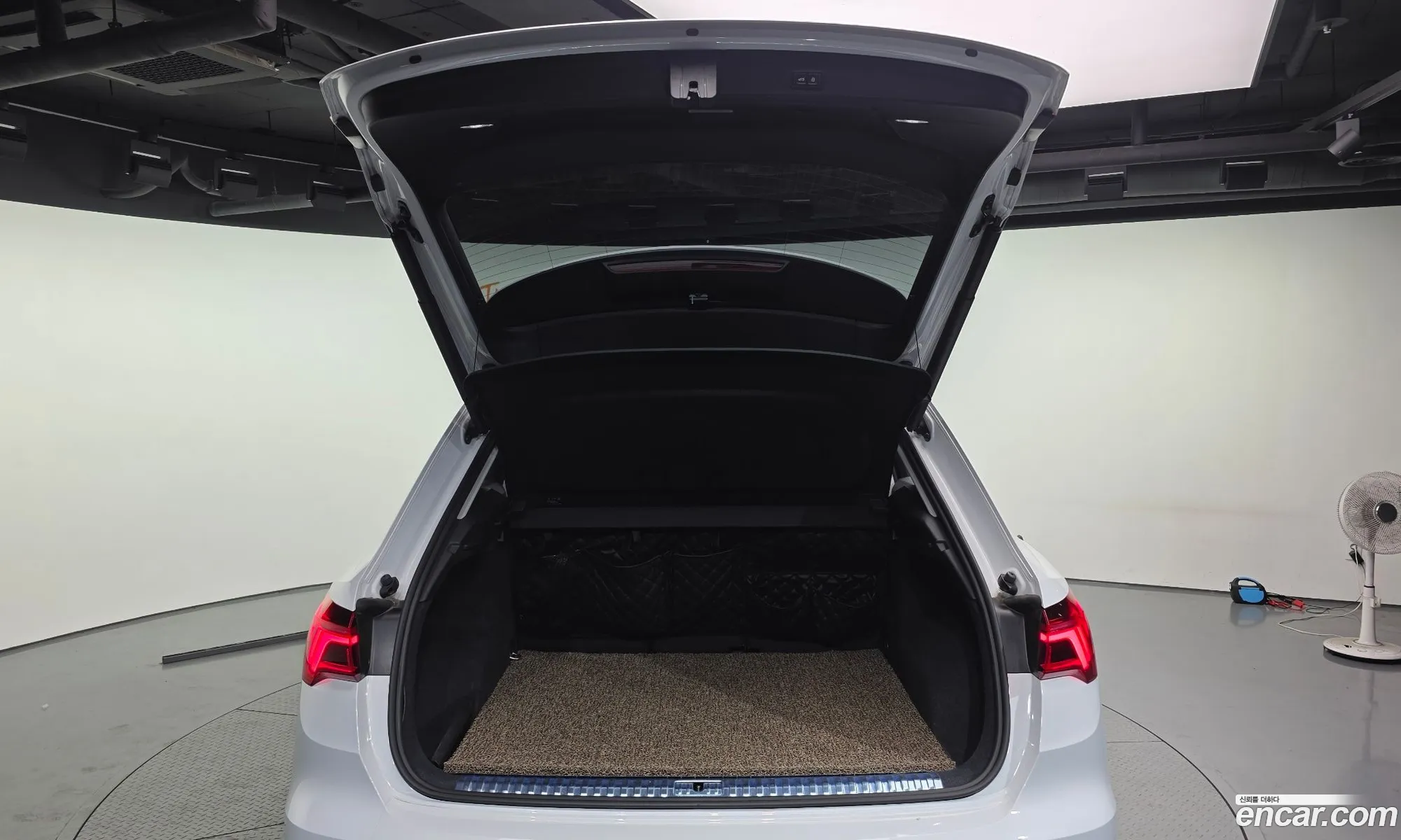 Audi Q3 2020 WAUZZZF36L1107939 — 11