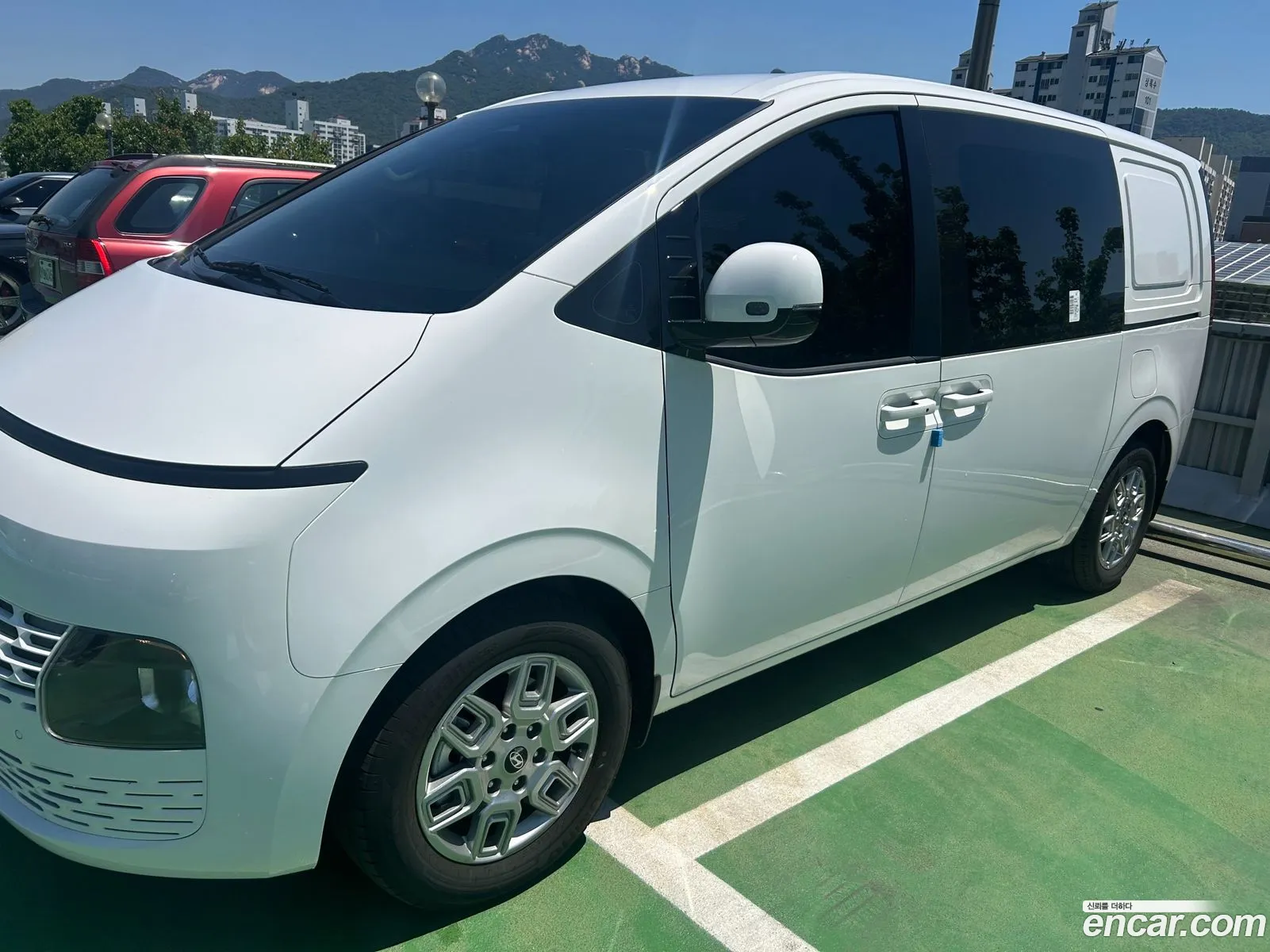 Hyundai Staria 2025 — 4