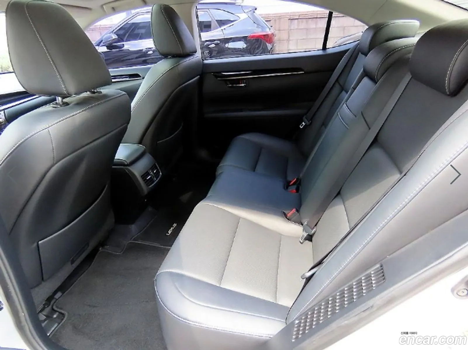 Lexus ES300h 2014 — 18