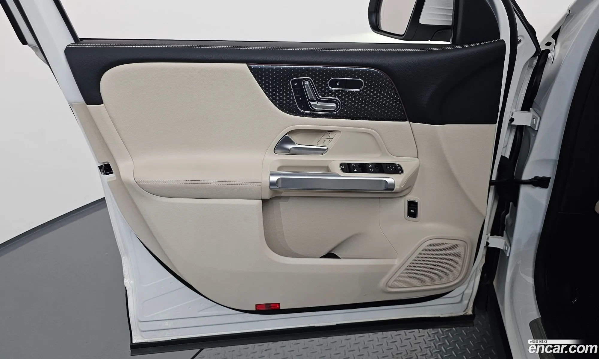 Mercedes-Benz GLB-Class X247 2024 — 18