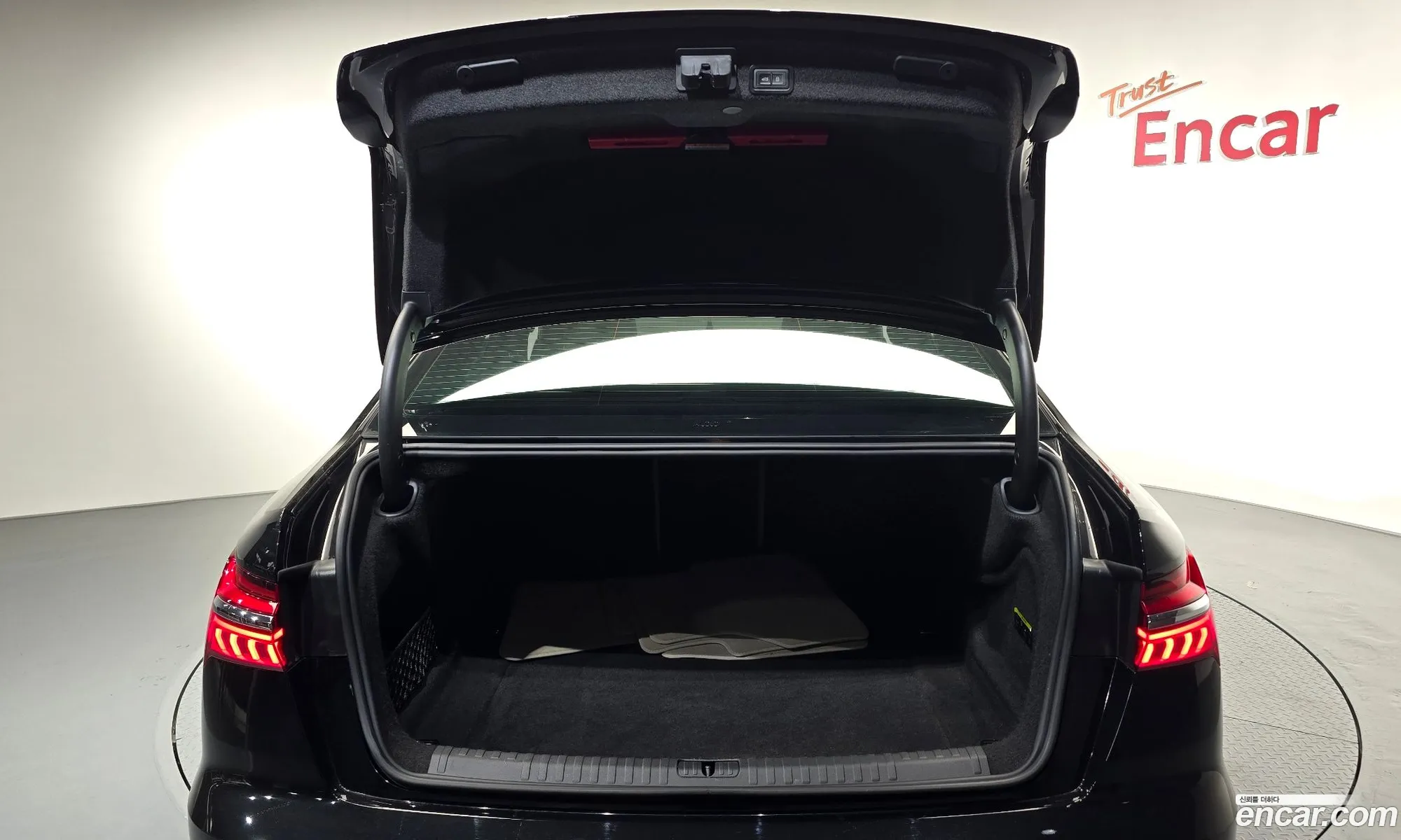 Audi A6 2021 WAUZZZF23MN085271 — 12