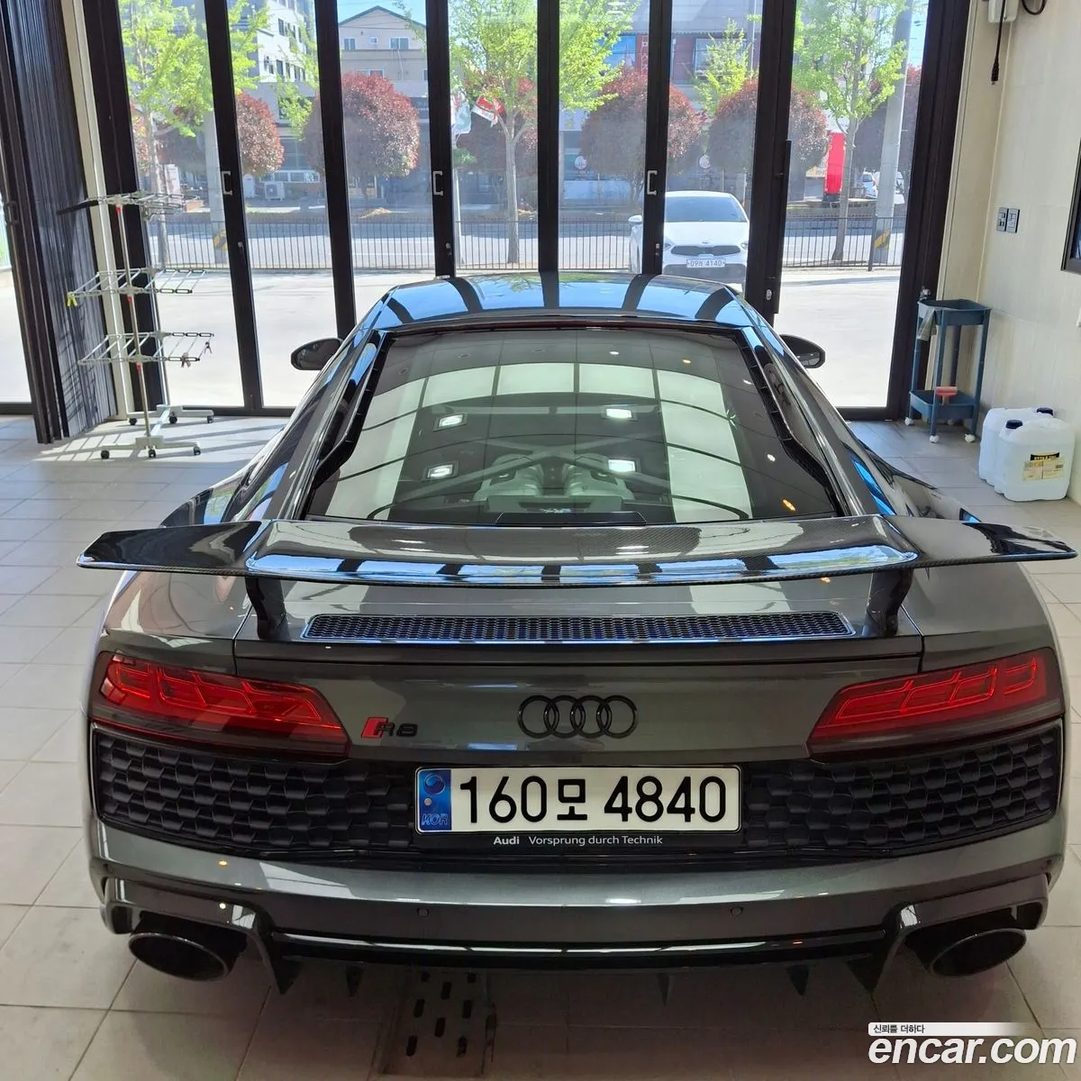 Audi R8