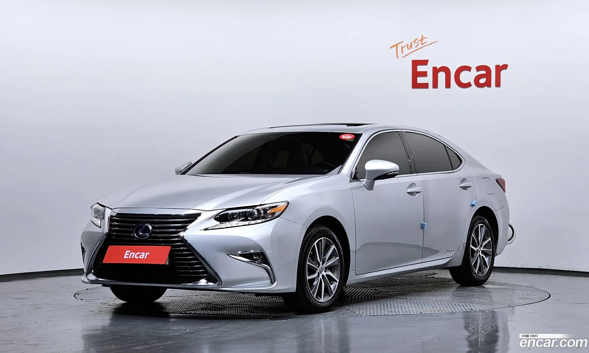 Lexus ES300h 2015 — 11