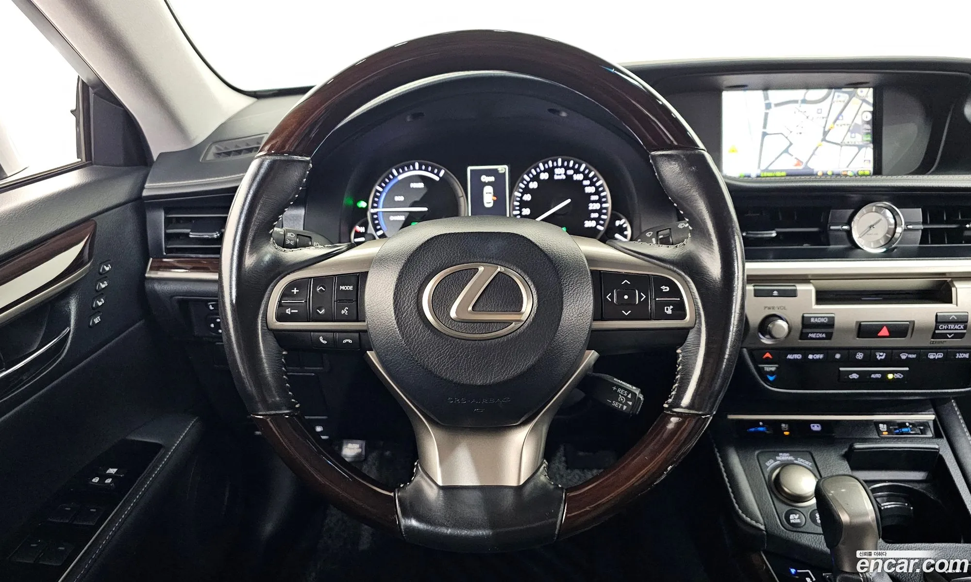 Lexus ES300h 2015 — 2