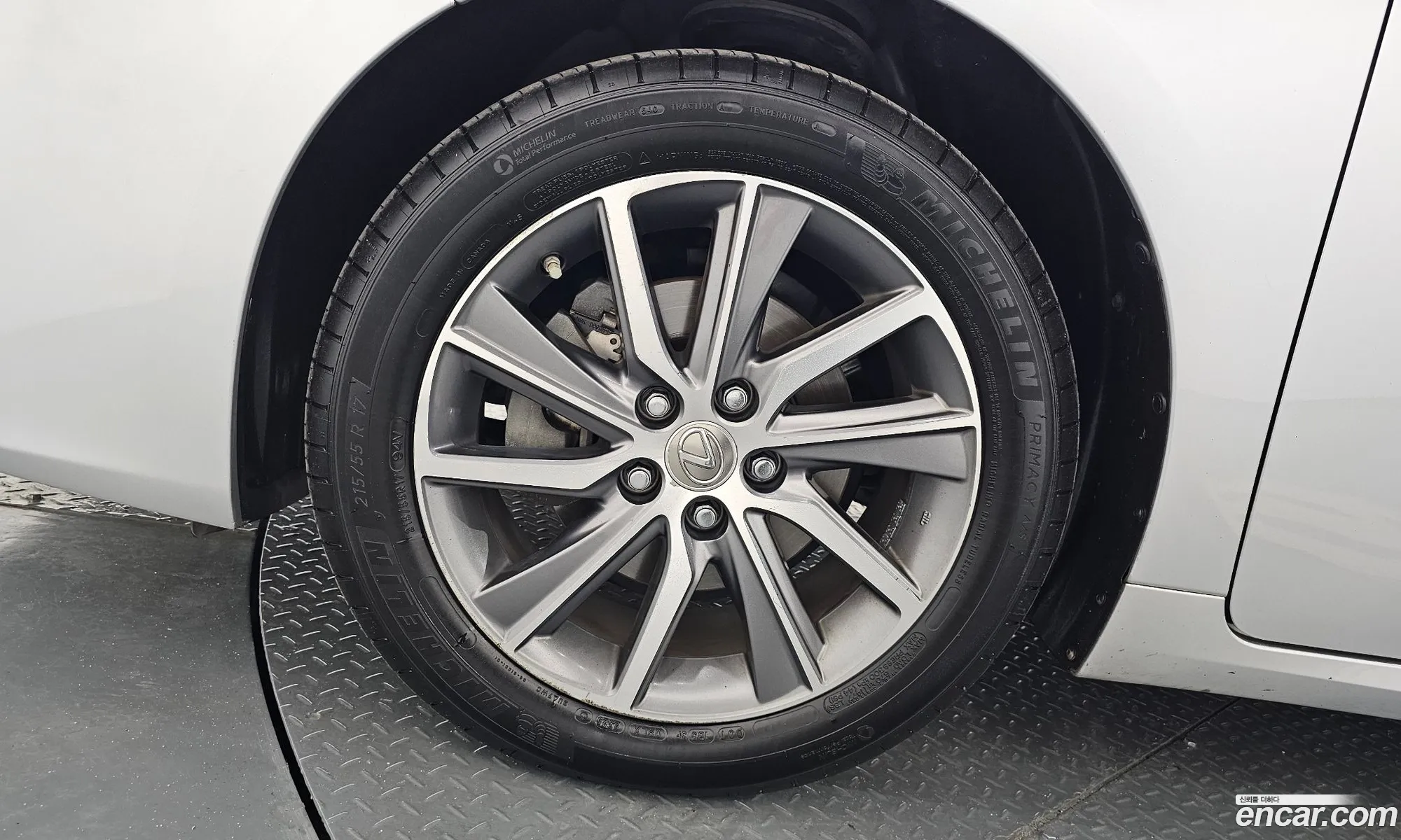 Lexus ES300h 2015 — 12