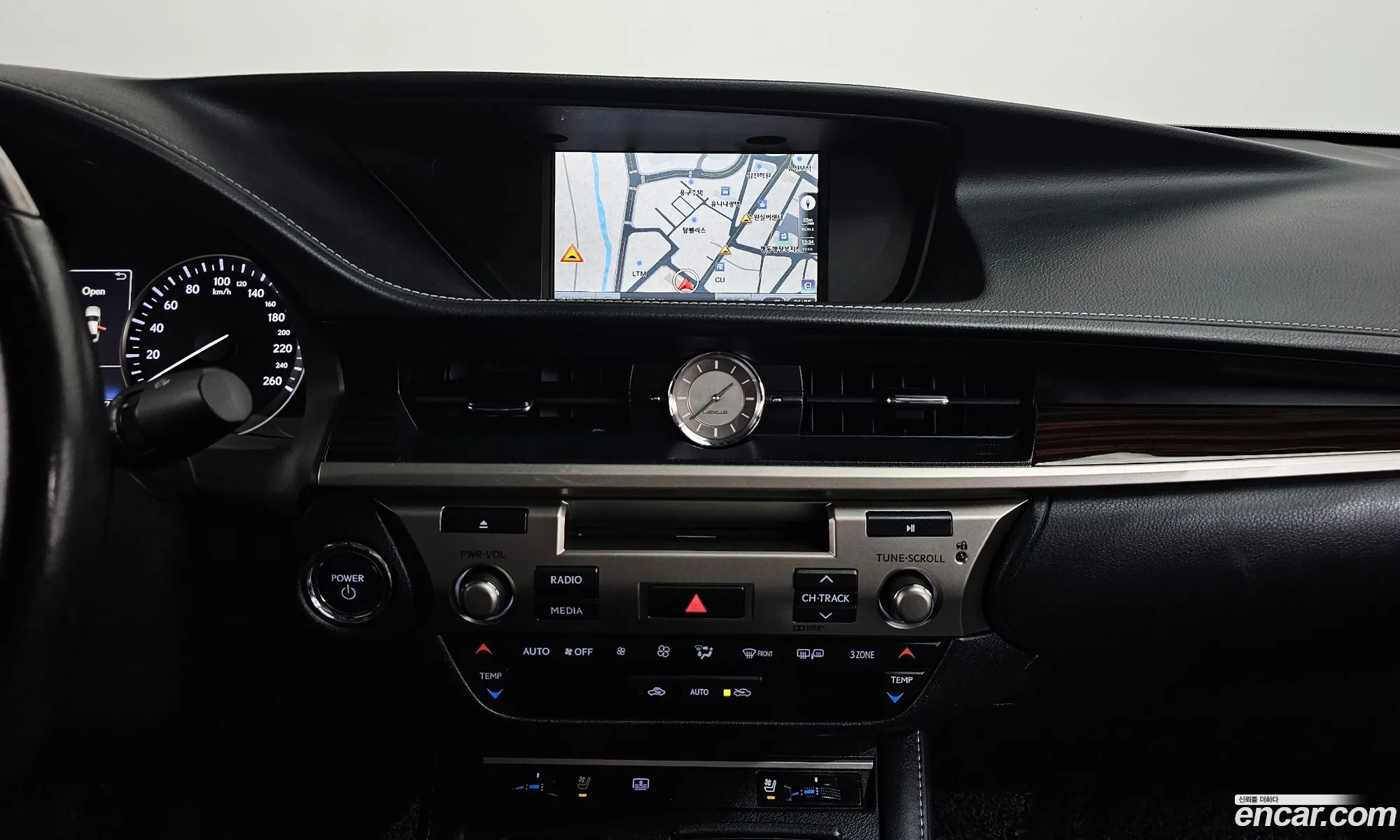 Lexus ES300h 2015 — 10