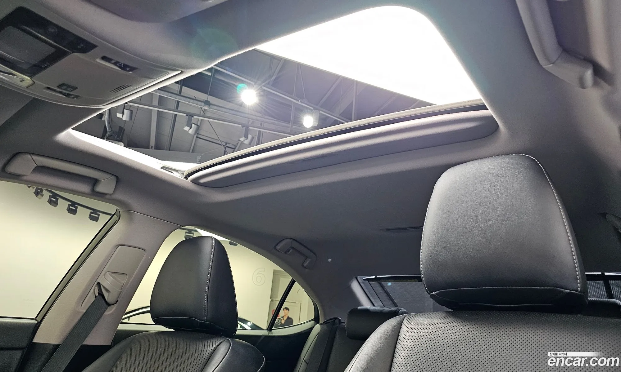 Lexus ES300h 2015 — 13
