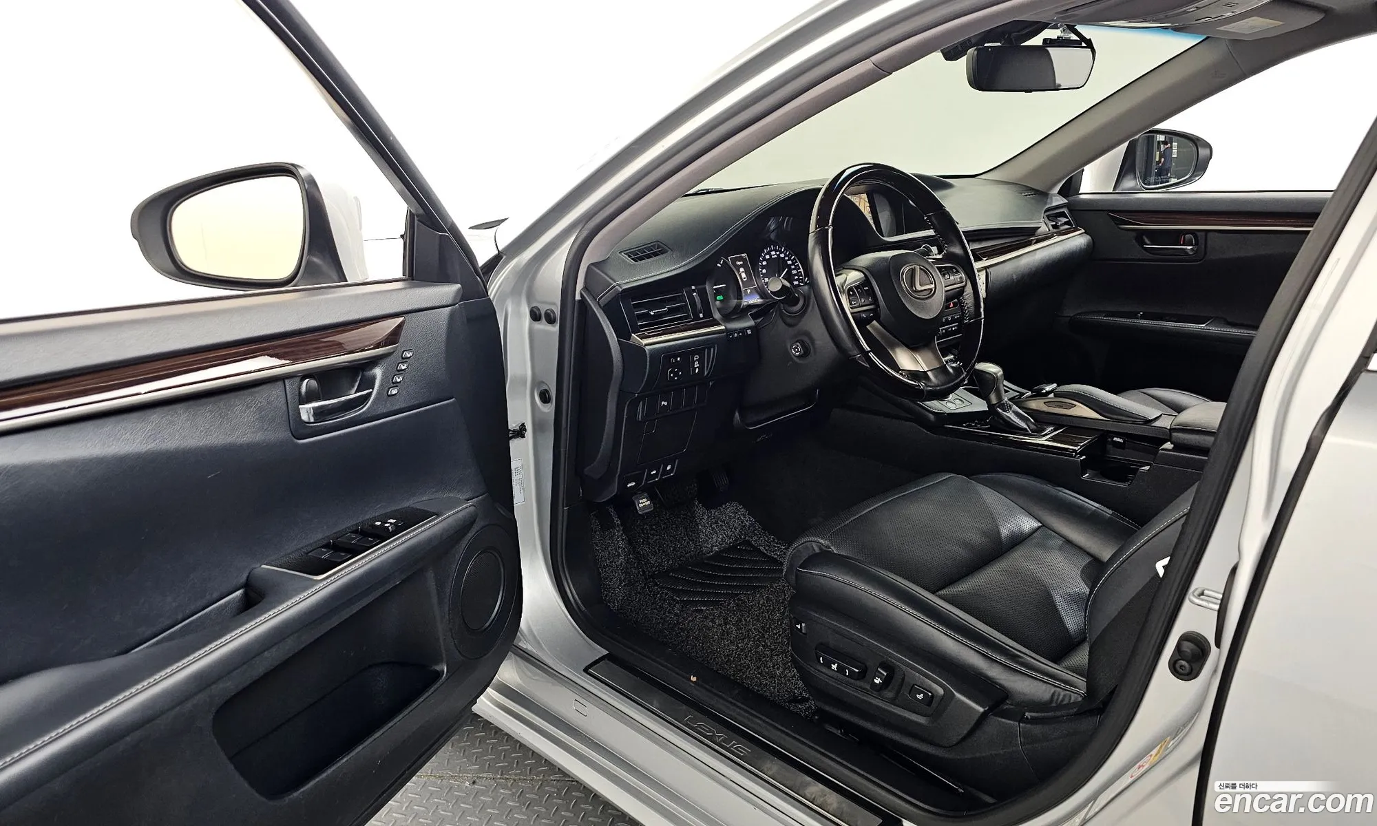 Lexus ES300h 2015 — 15