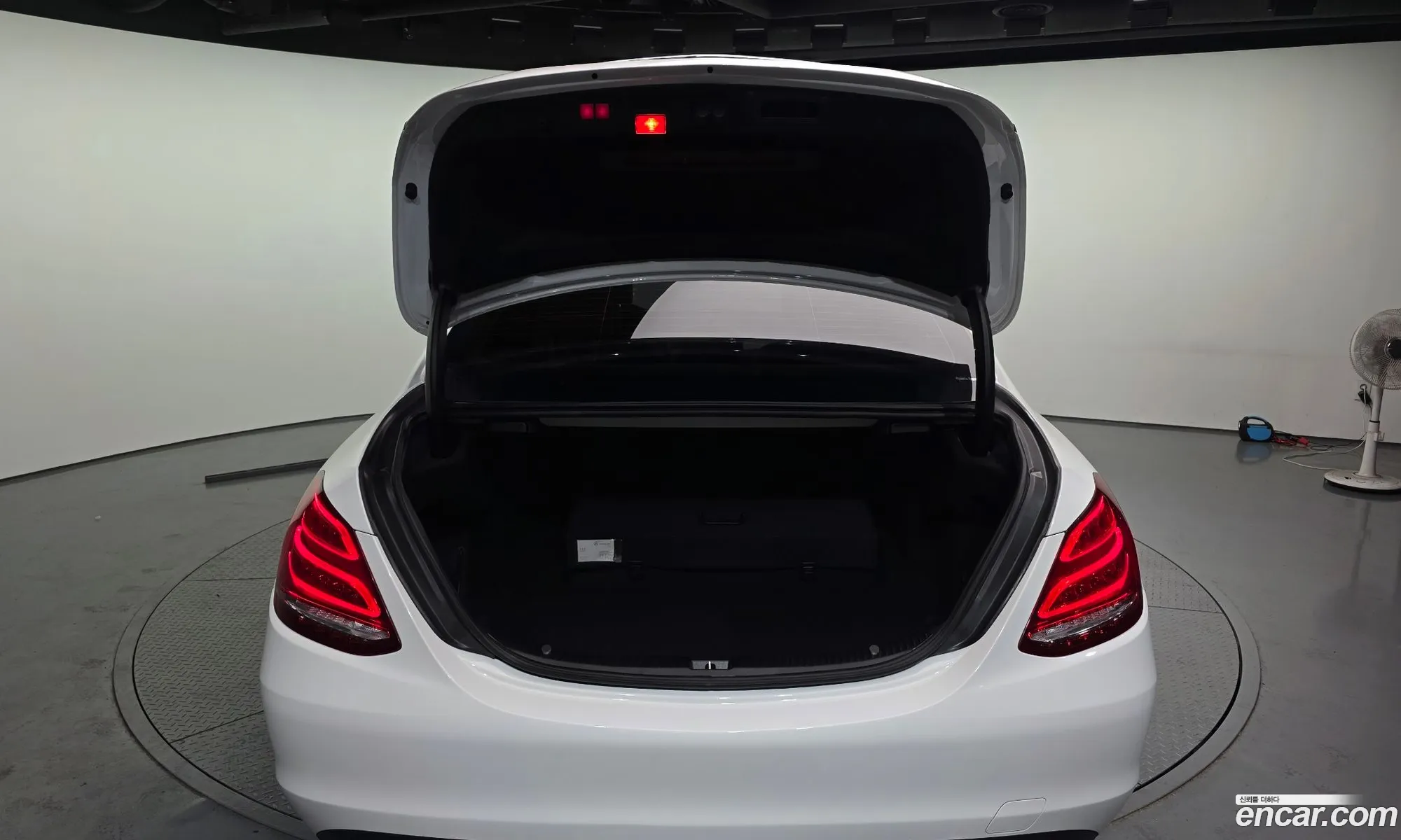 Mercedes-Benz C-Class W205 2017 — 18