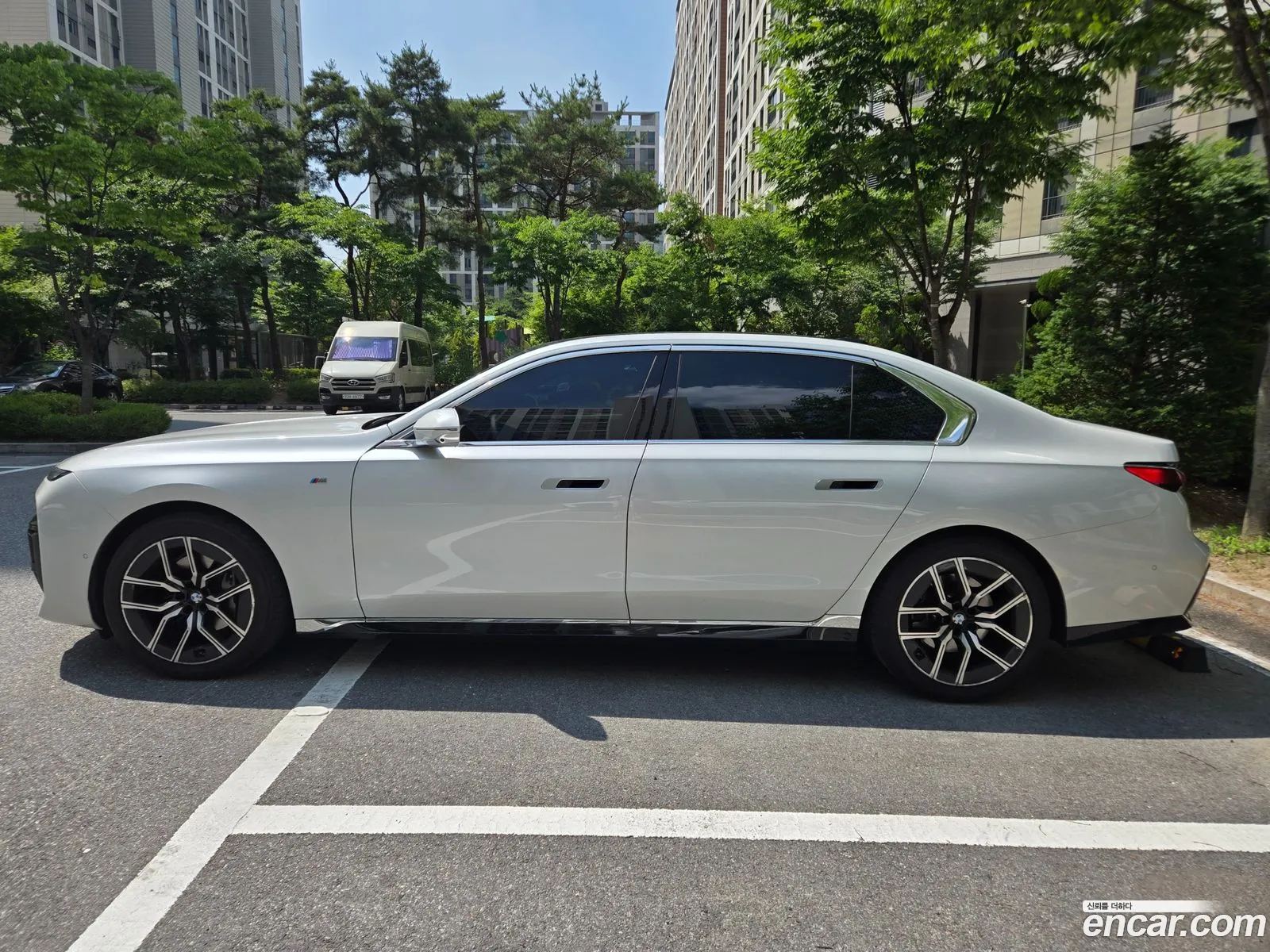 BMW 7 Series 2024 — 11