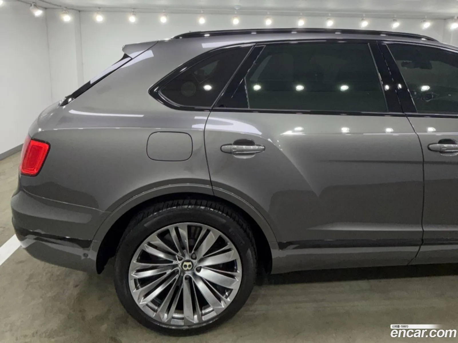 Bentley Bentayga 2017 — 18