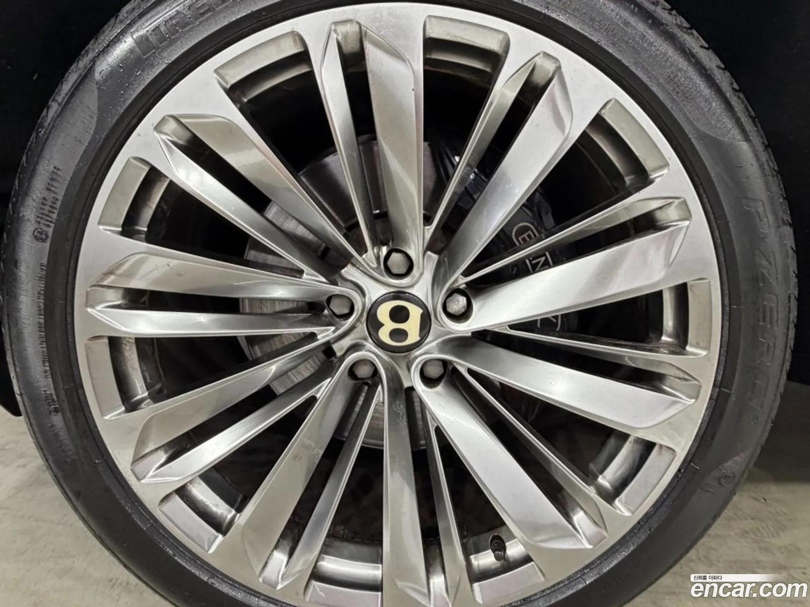 Bentley Bentayga 2017 — 16