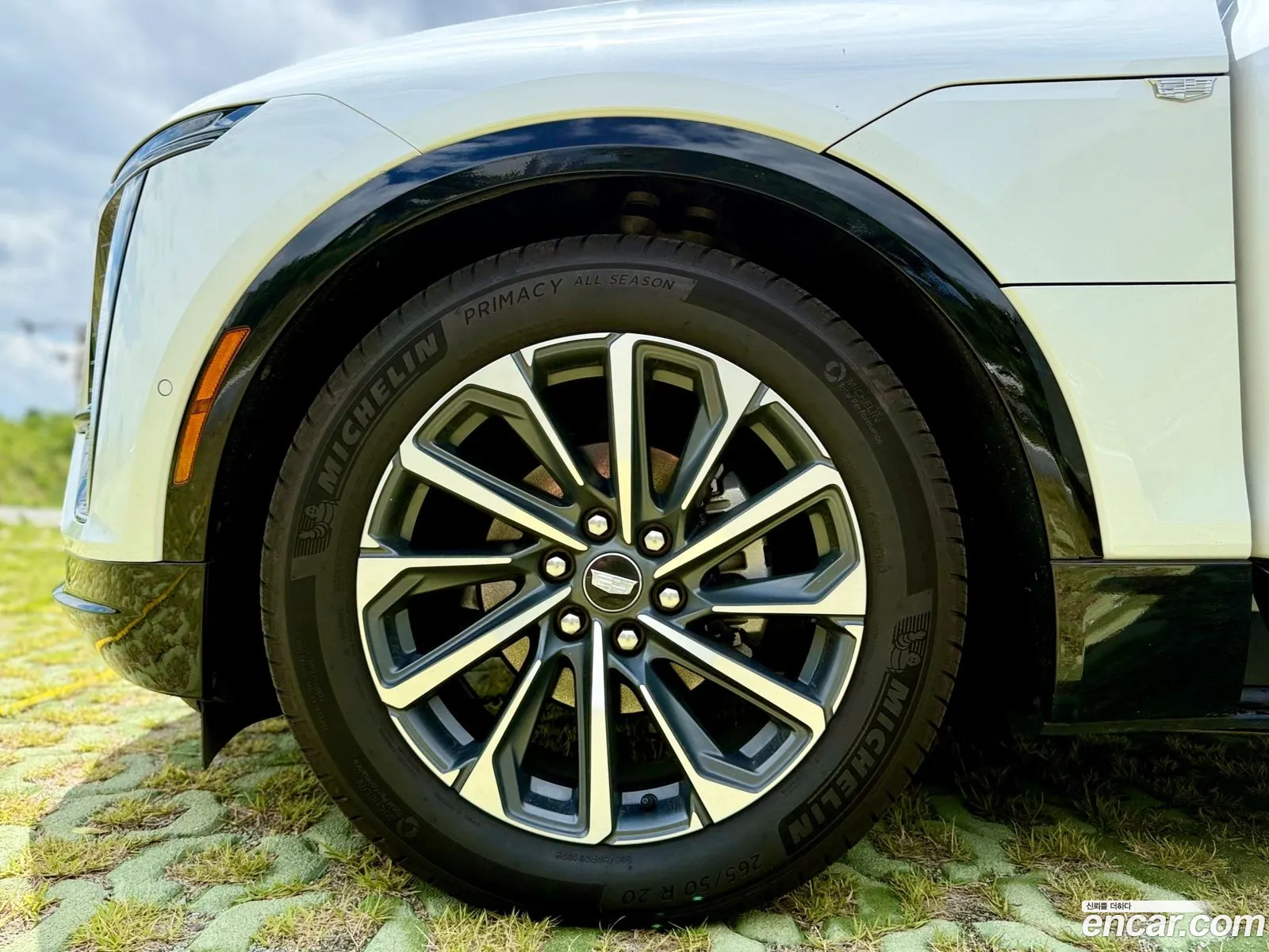 Cadillac Lyriq 2024 — 19