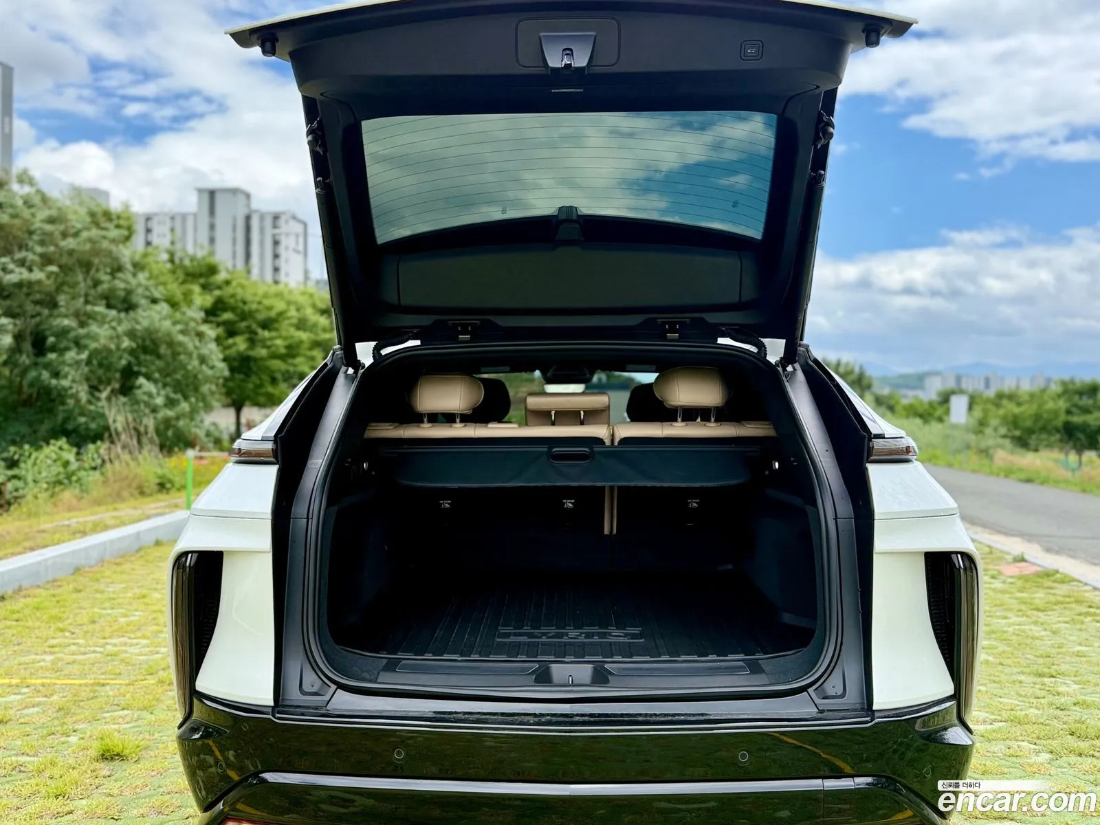 Cadillac Lyriq 2024 — 10